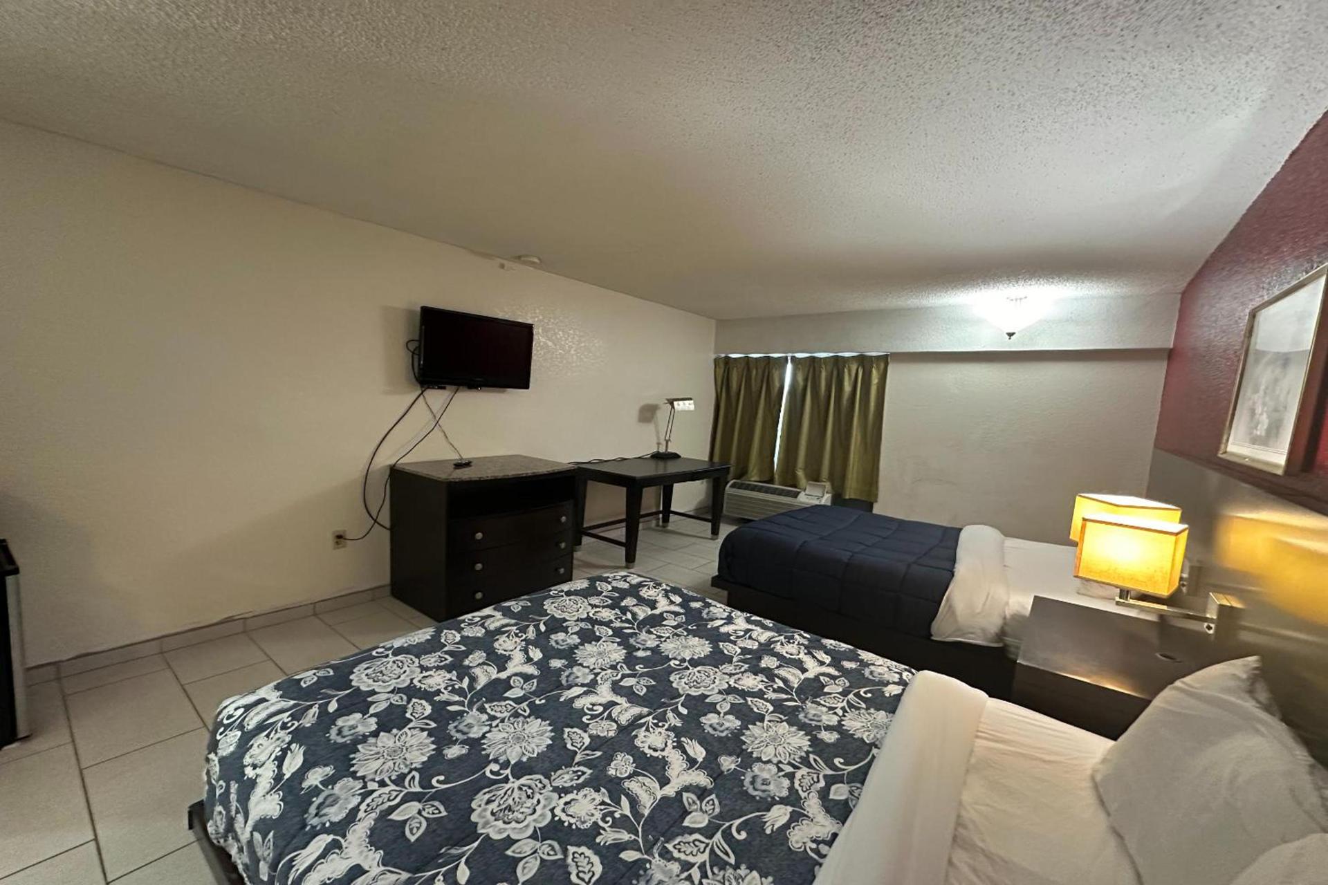 River Valley Inn and Suites photo 9
