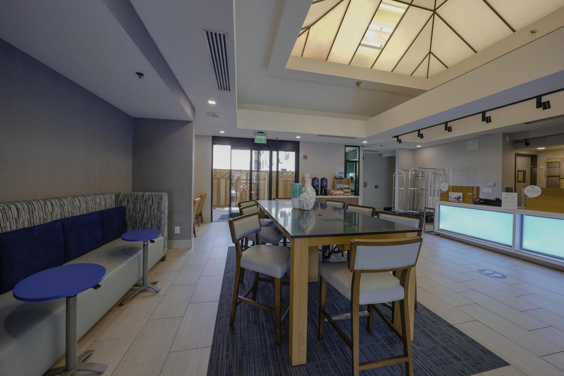 Holiday Inn Express & Suites Santa Clara - Silicon Valley by IHG photo 47