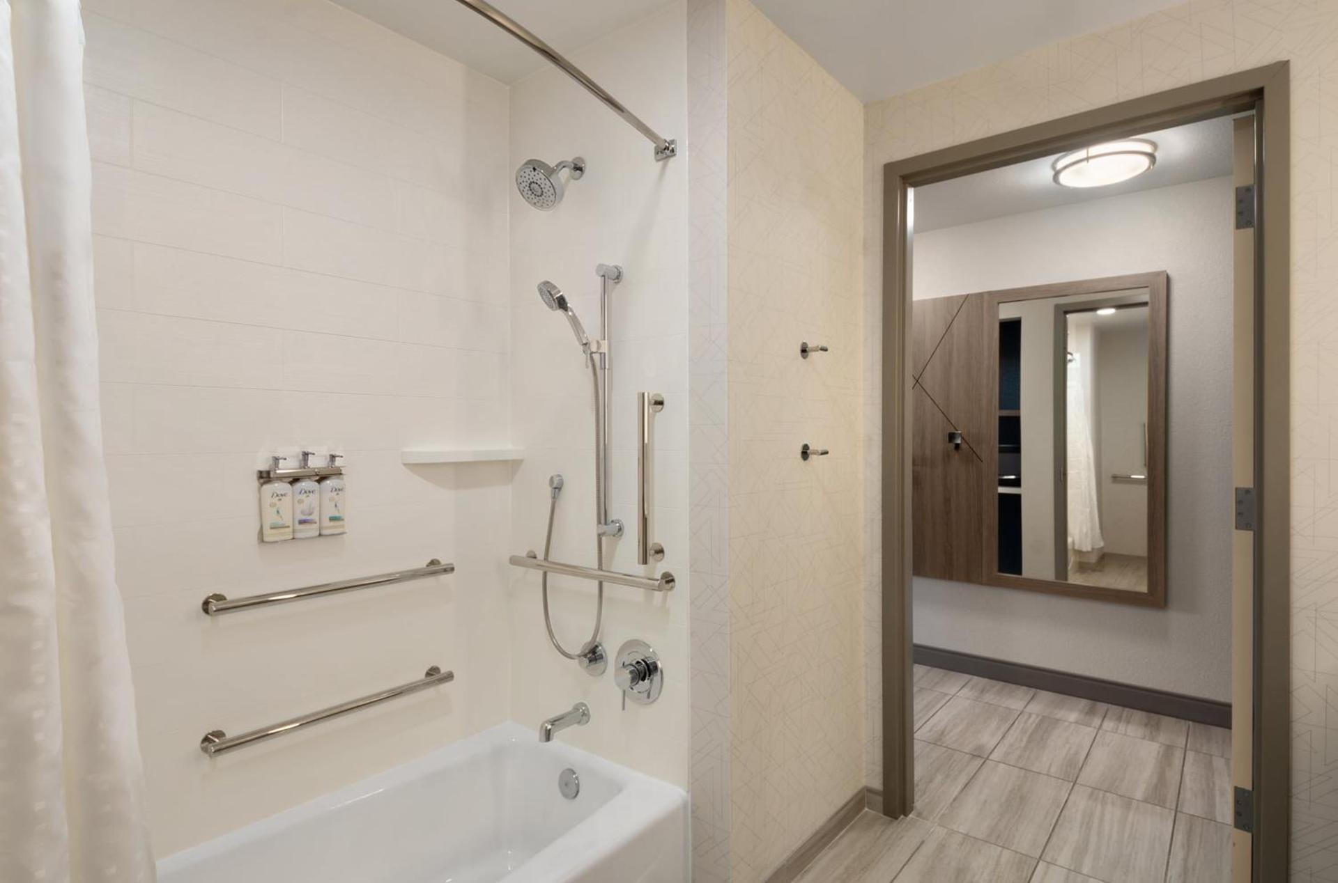 Holiday Inn Express Richmond by IHG photo 9