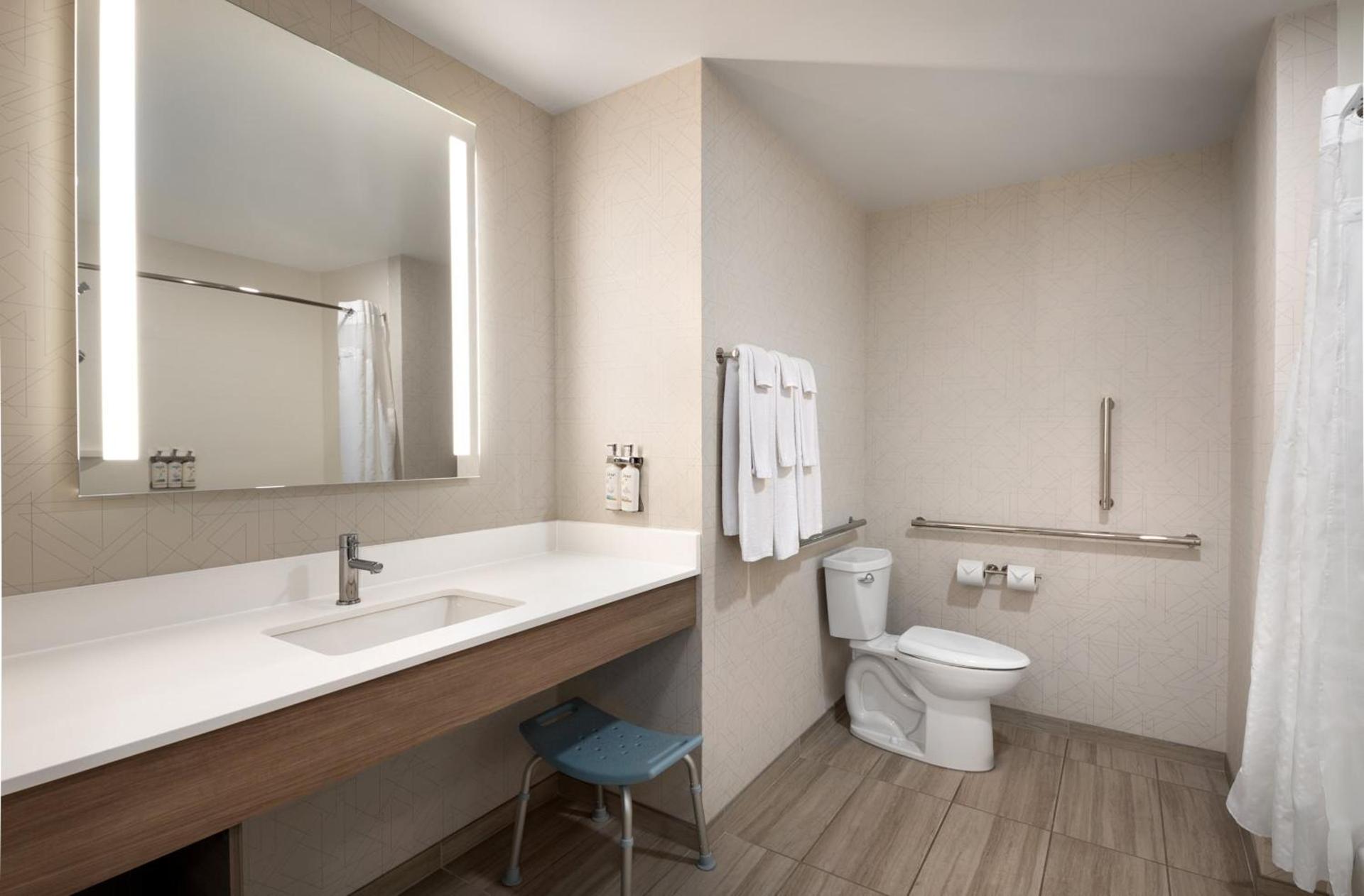 Holiday Inn Express Richmond by IHG photo 39