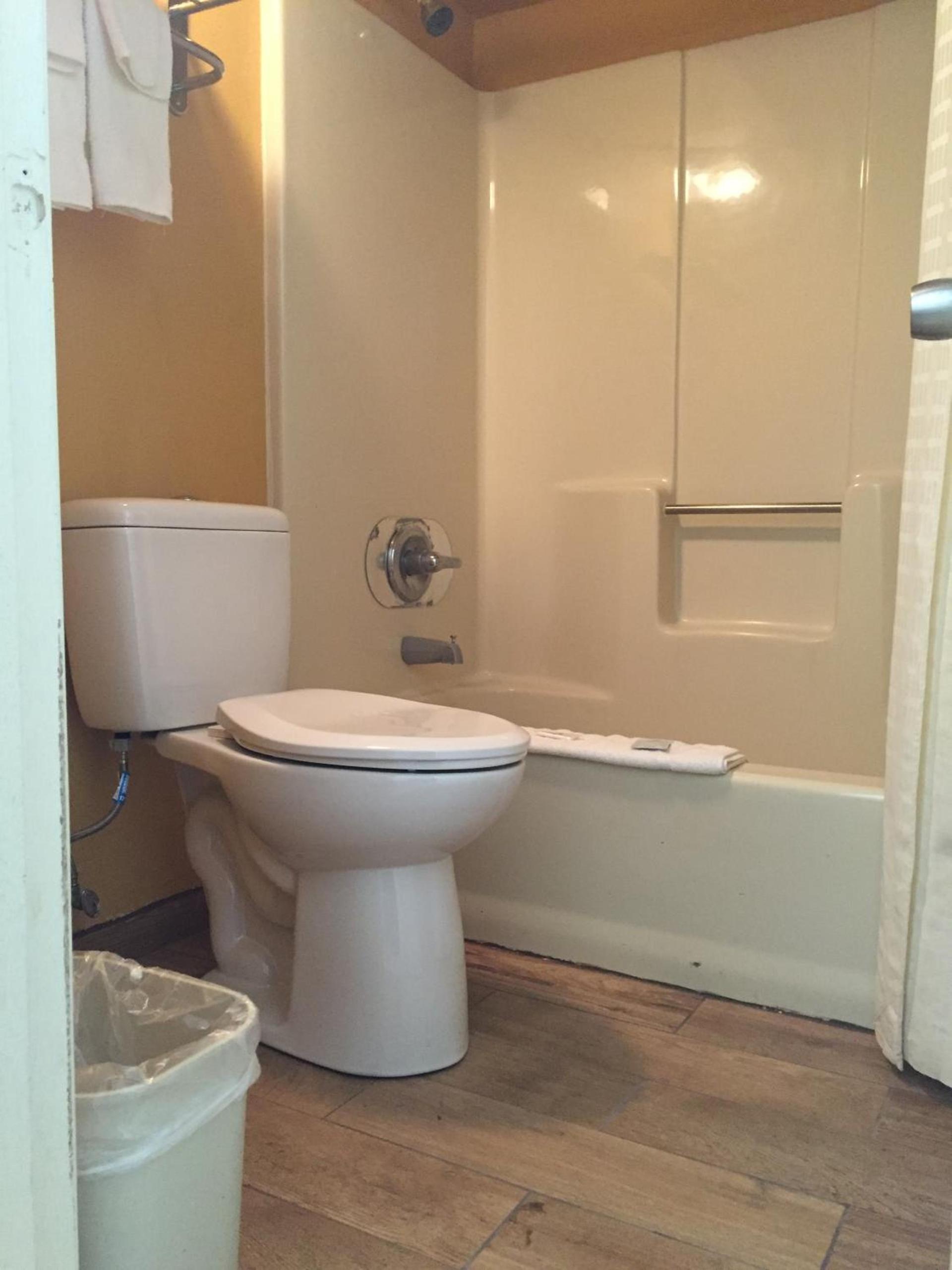 Parkway Inn photo 10