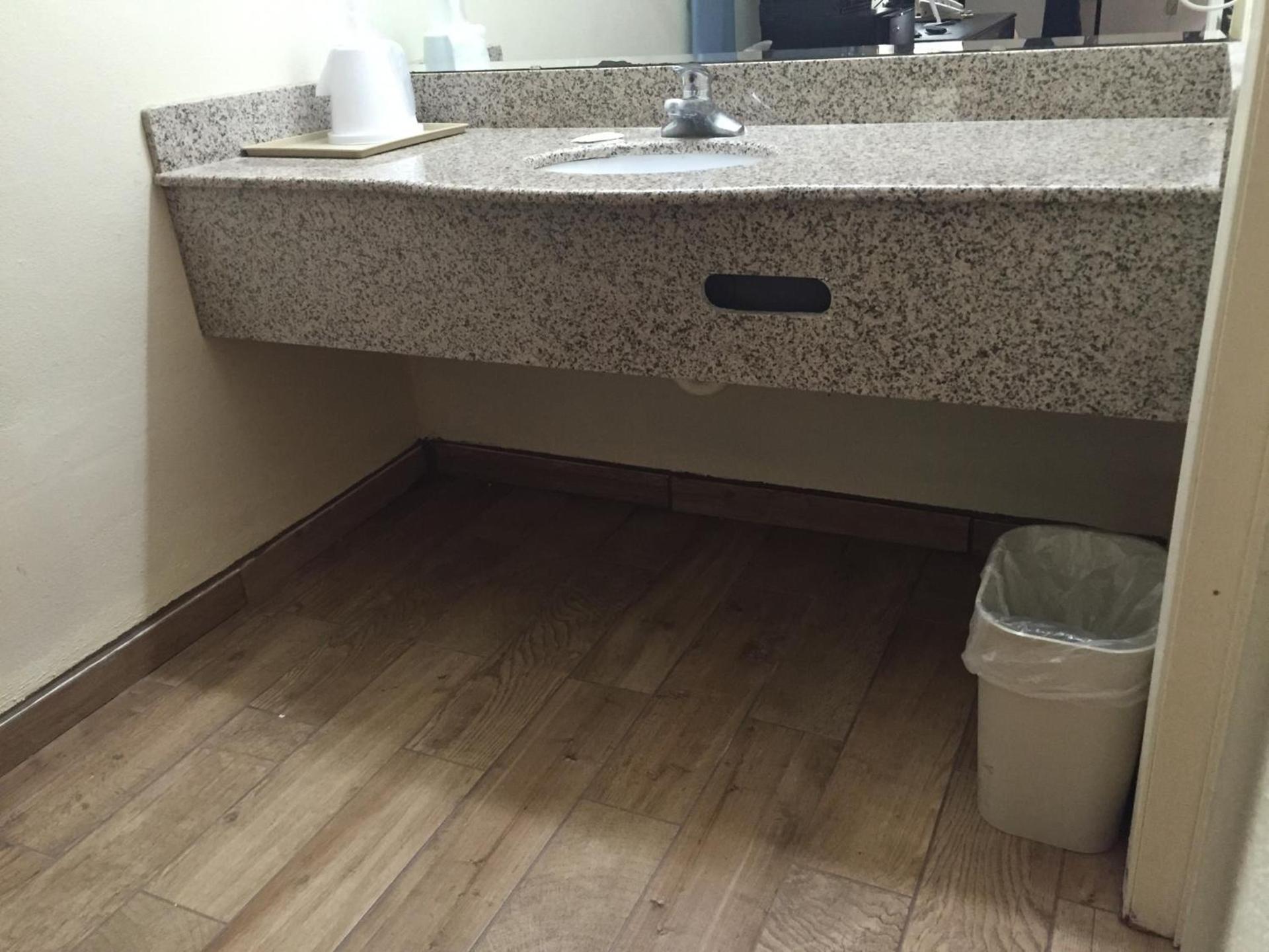 Parkway Inn photo 14