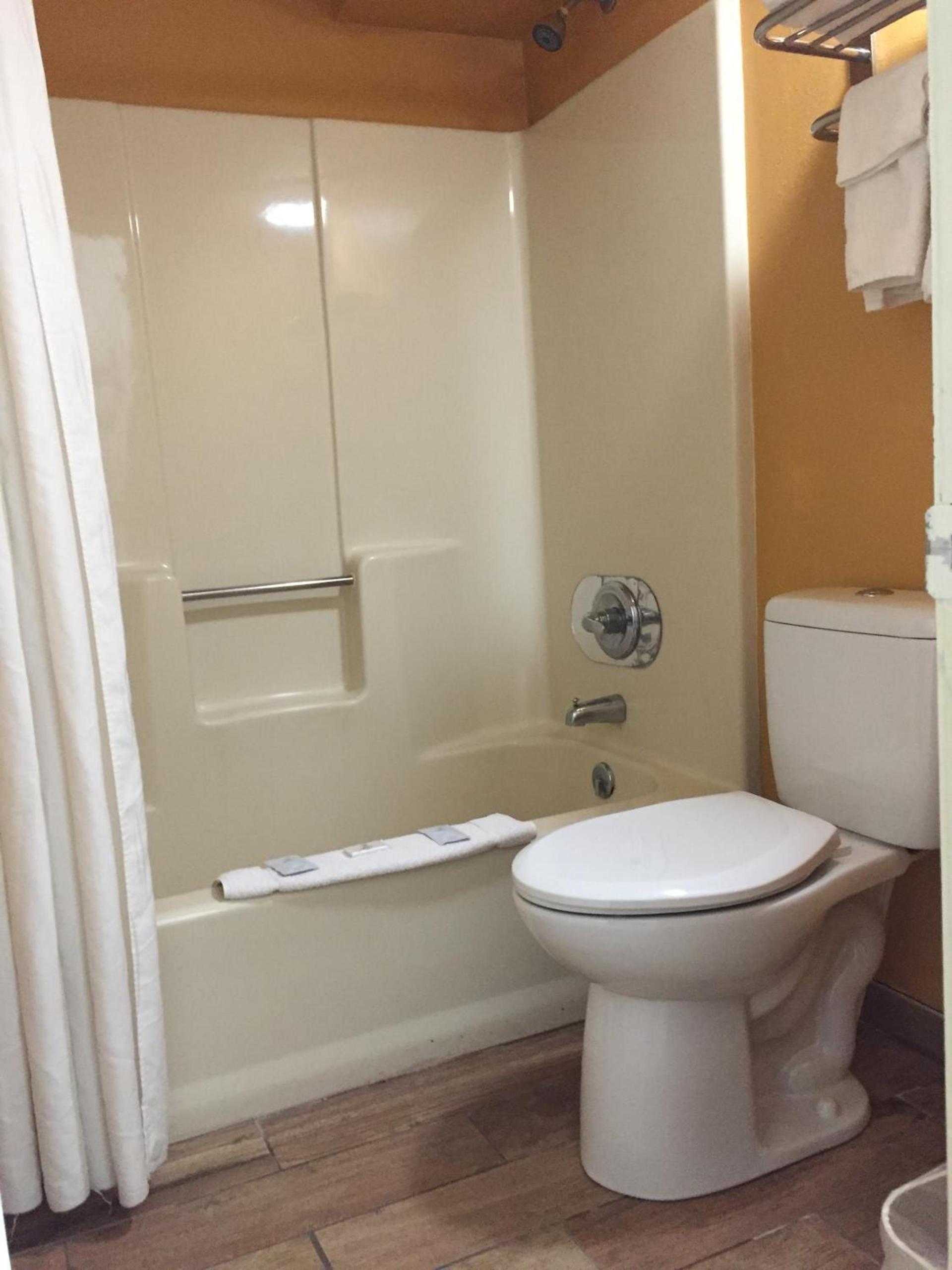 Parkway Inn photo 21
