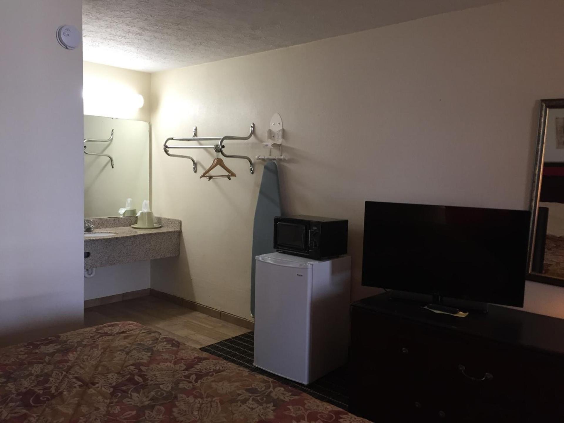 Parkway Inn photo 22