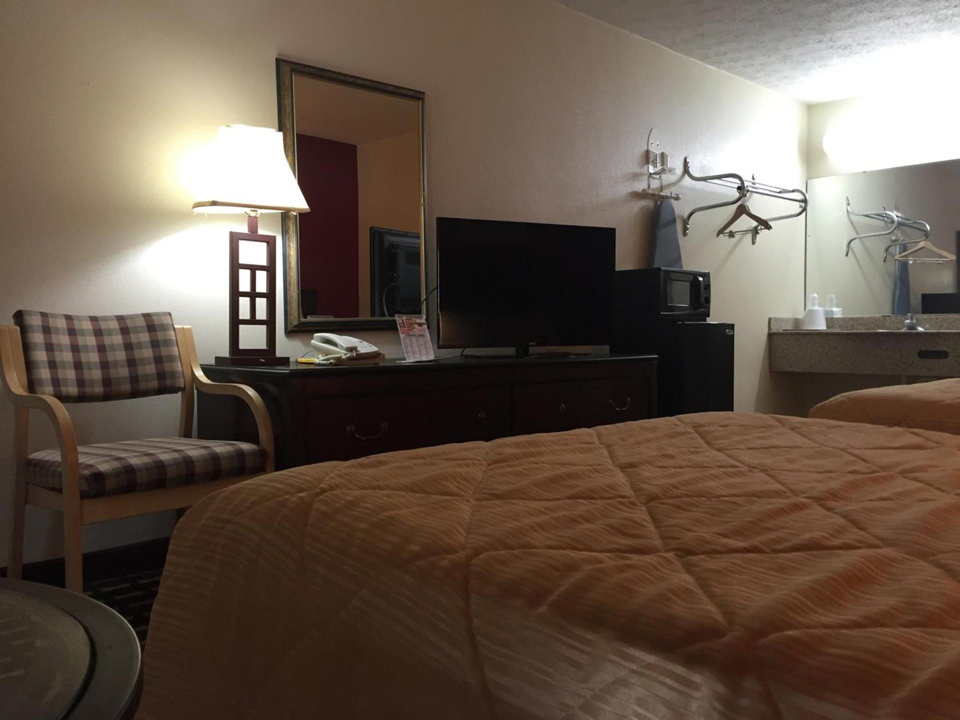 Parkway Inn photo 25