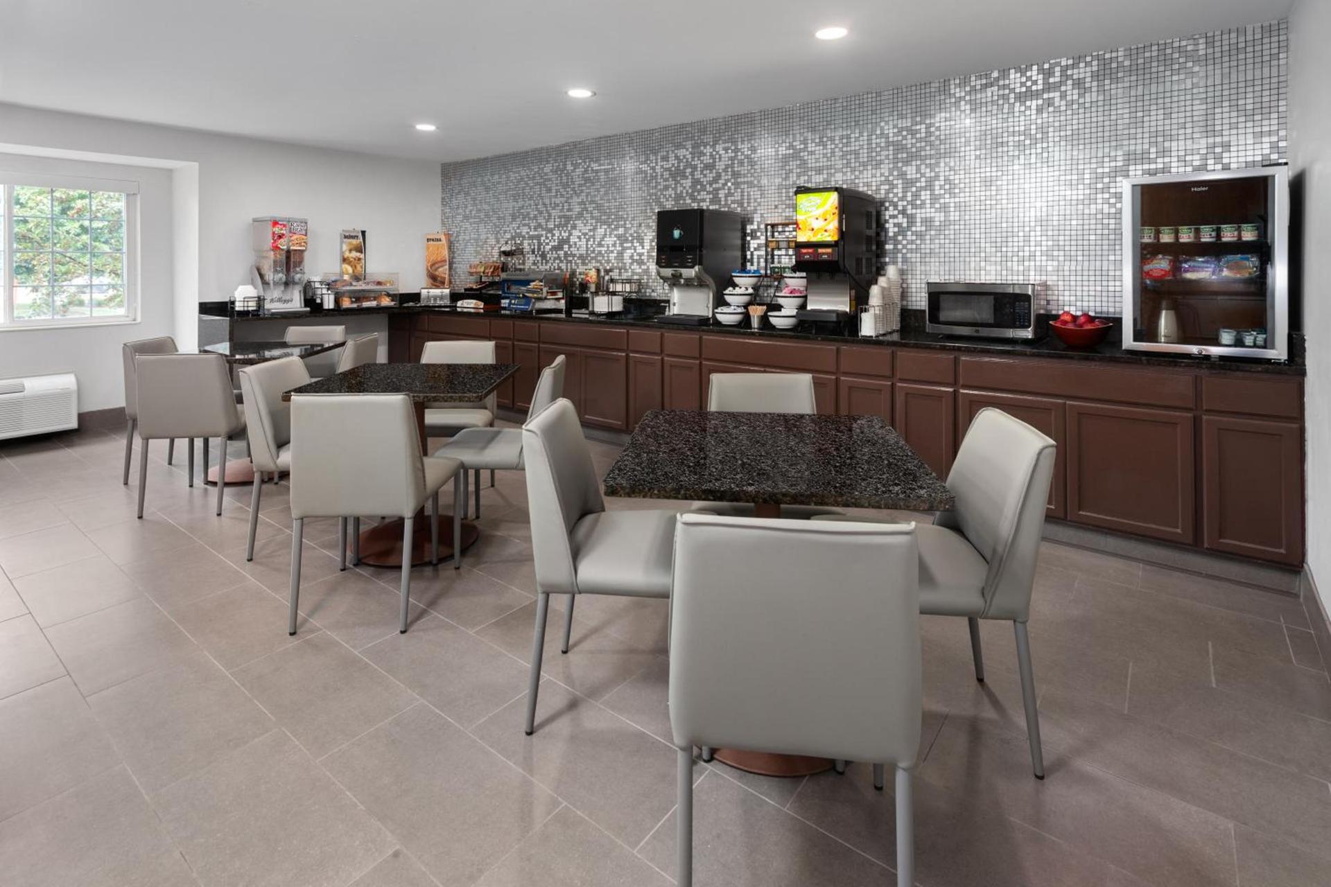 Microtel Inn by Wyndham Janesville photo 49