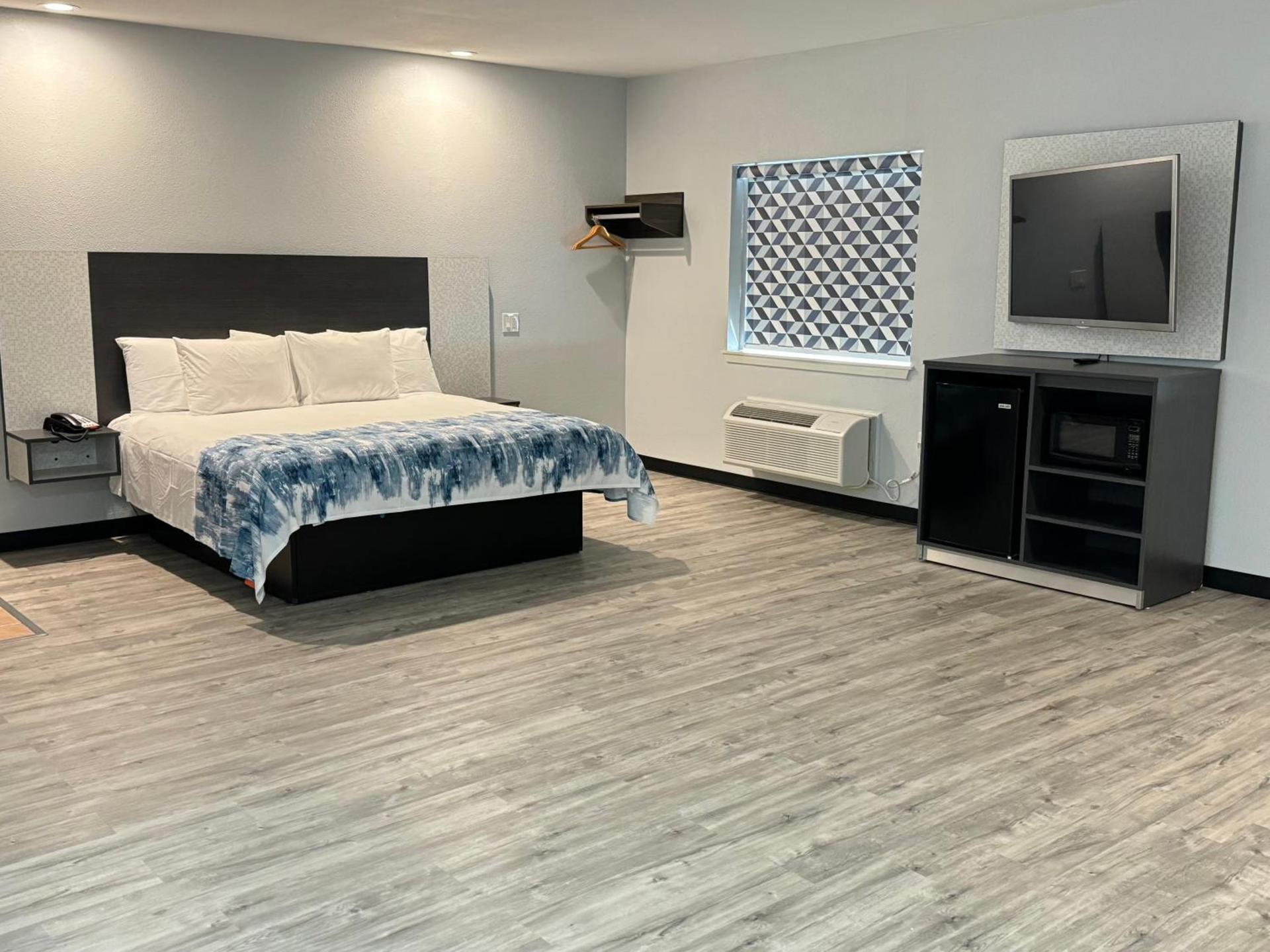 Americas Best Value Inn & Suites Haltom City Ft. Worth photo 16