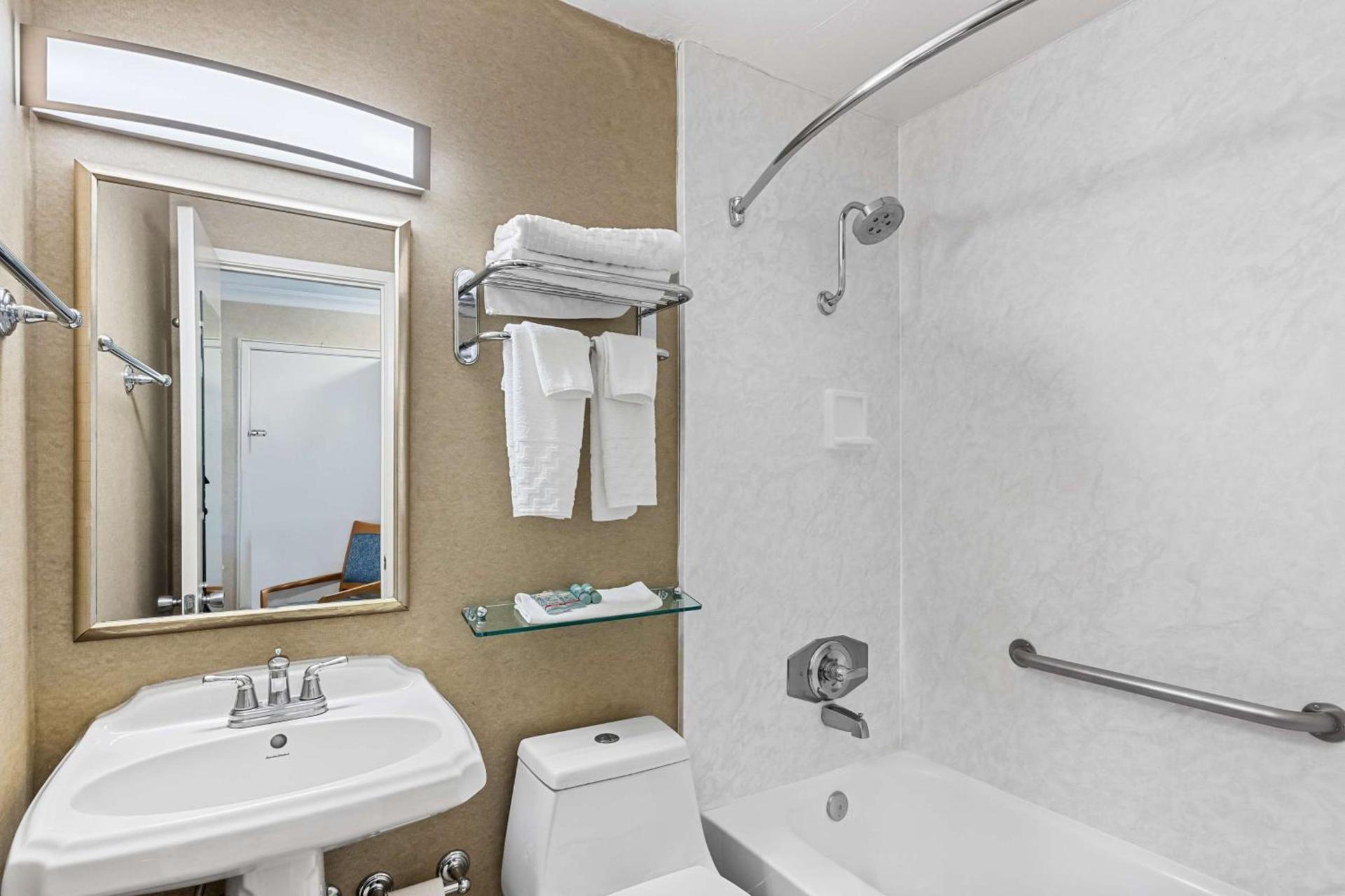 Best Western University Lodge photo 29