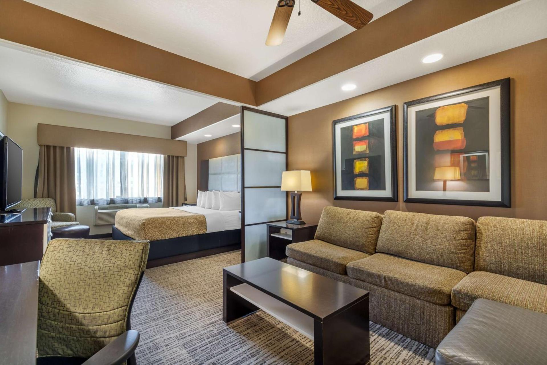 Best Western Plus Lackland Hotel and Suites. photo 3