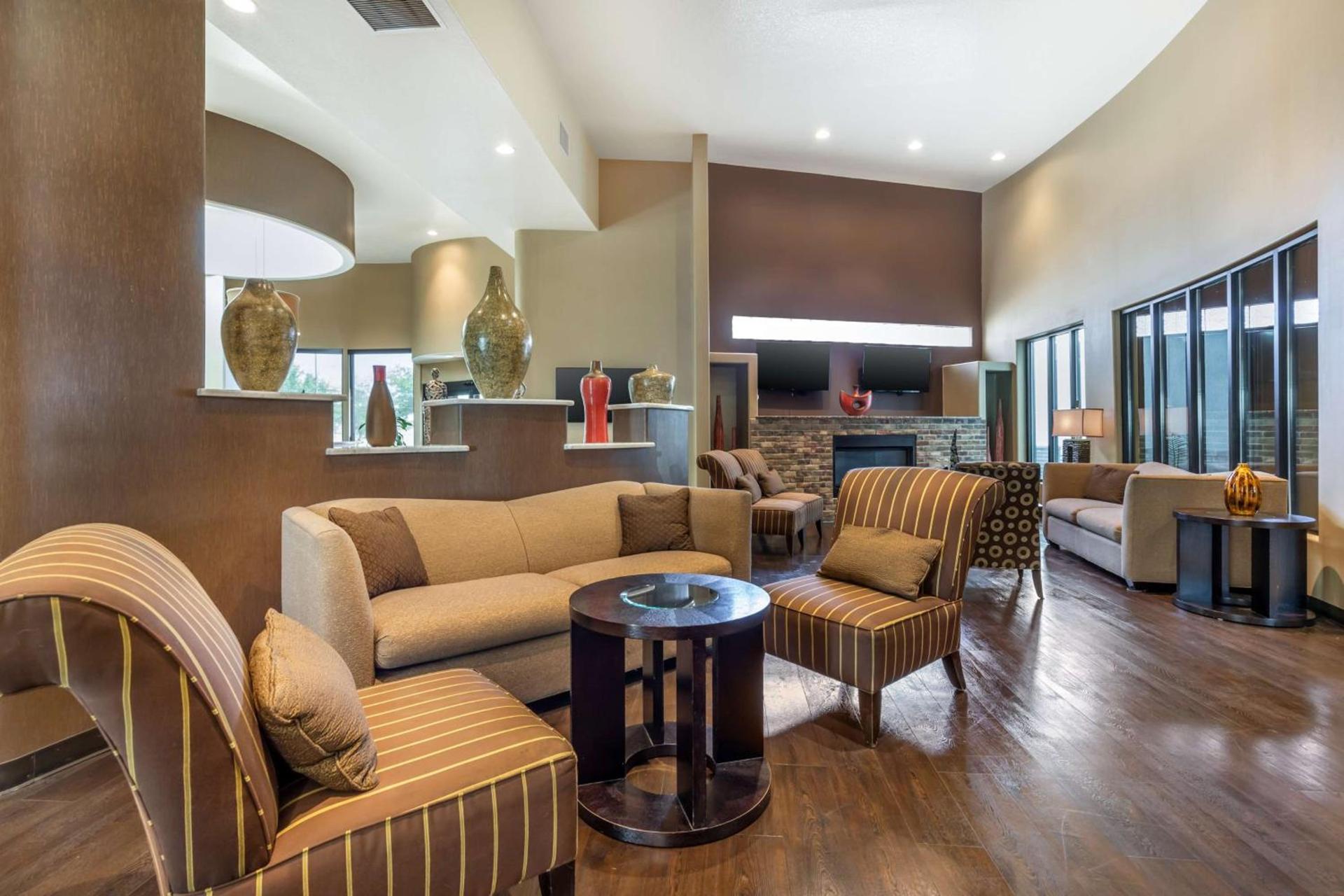 Best Western Plus Lackland Hotel and Suites. photo 10
