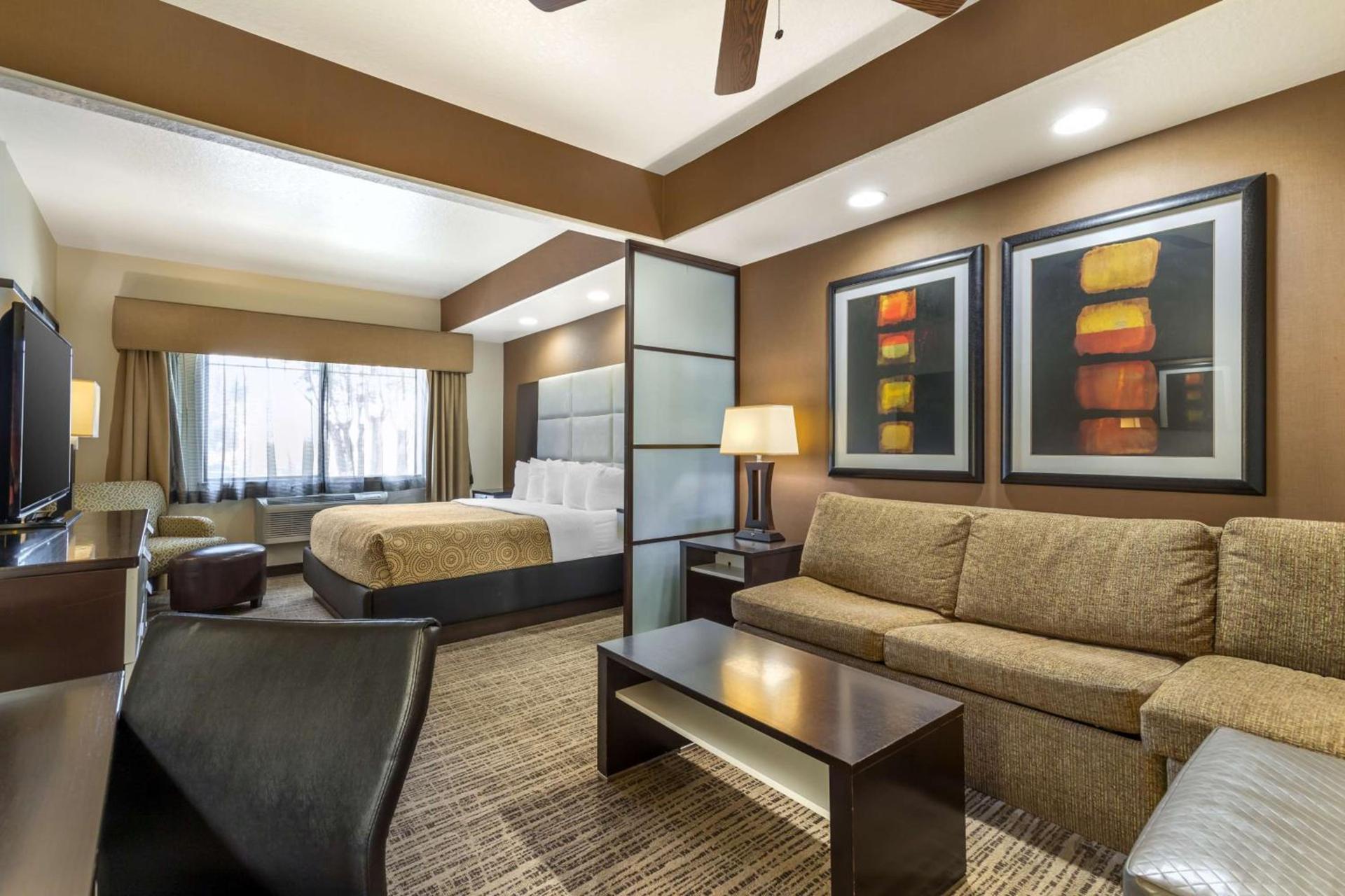 Best Western Plus Lackland Hotel and Suites. photo 13