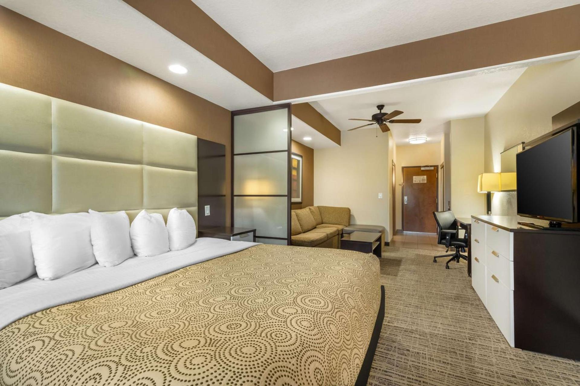 Best Western Plus Lackland Hotel and Suites. photo 14