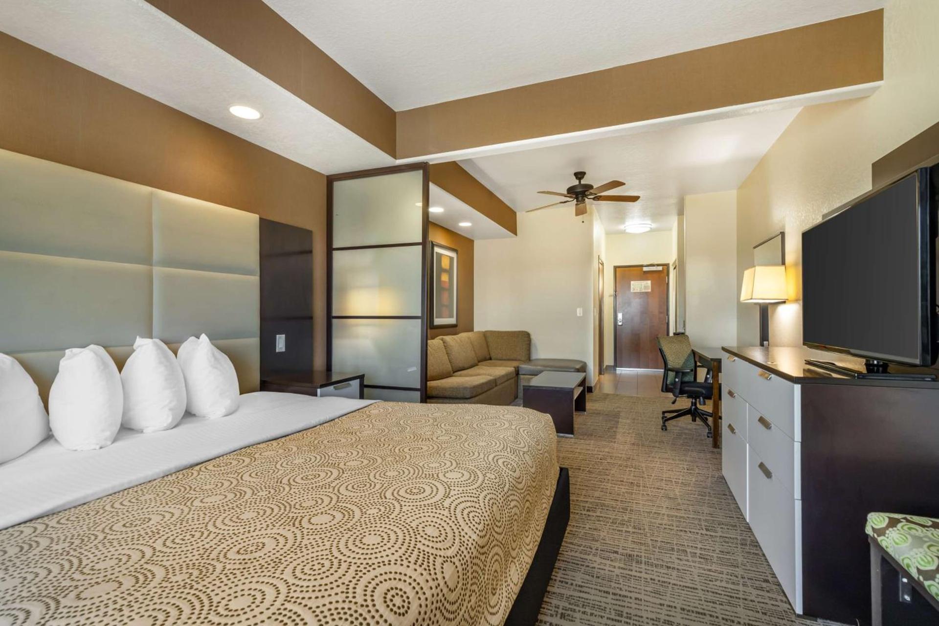 Best Western Plus Lackland Hotel and Suites. photo 16