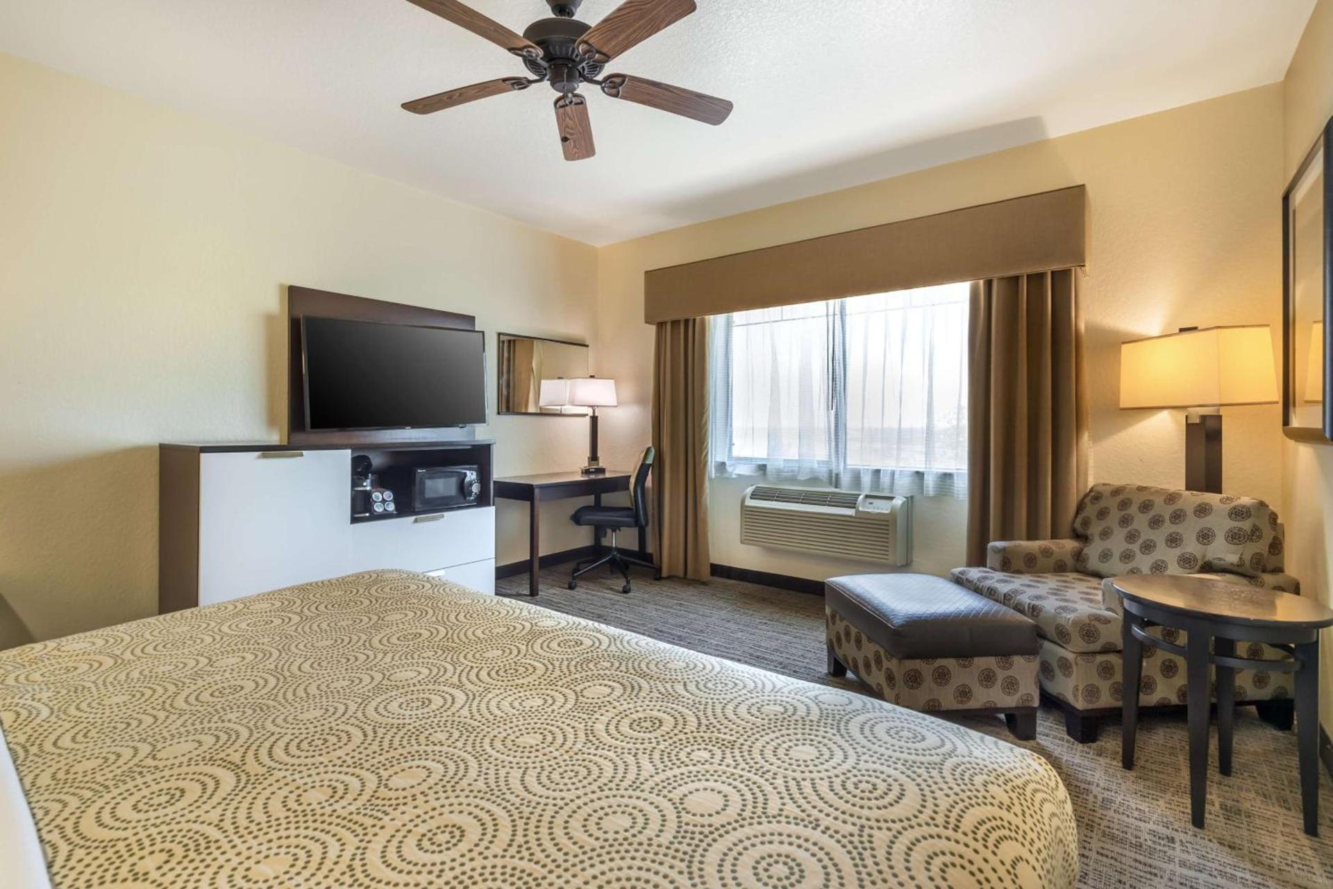 Best Western Plus Lackland Hotel and Suites. photo 17