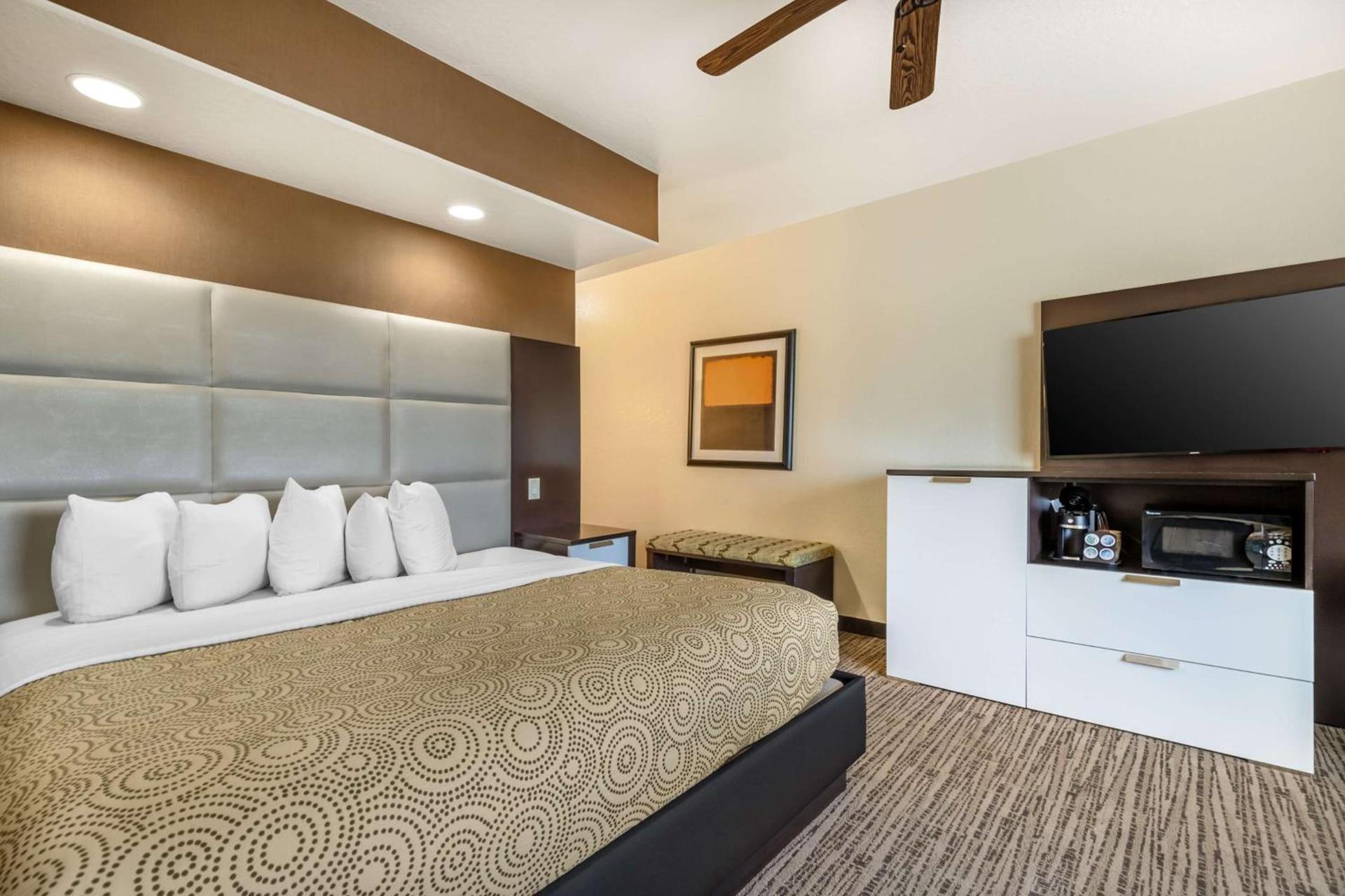 Best Western Plus Lackland Hotel and Suites. photo 19