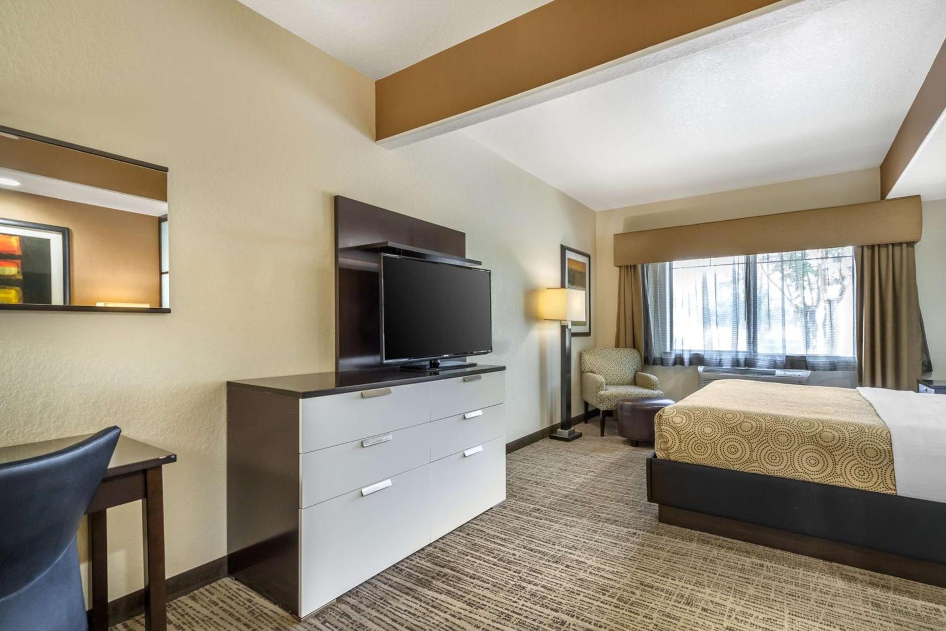 Best Western Plus Lackland Hotel and Suites. photo 22
