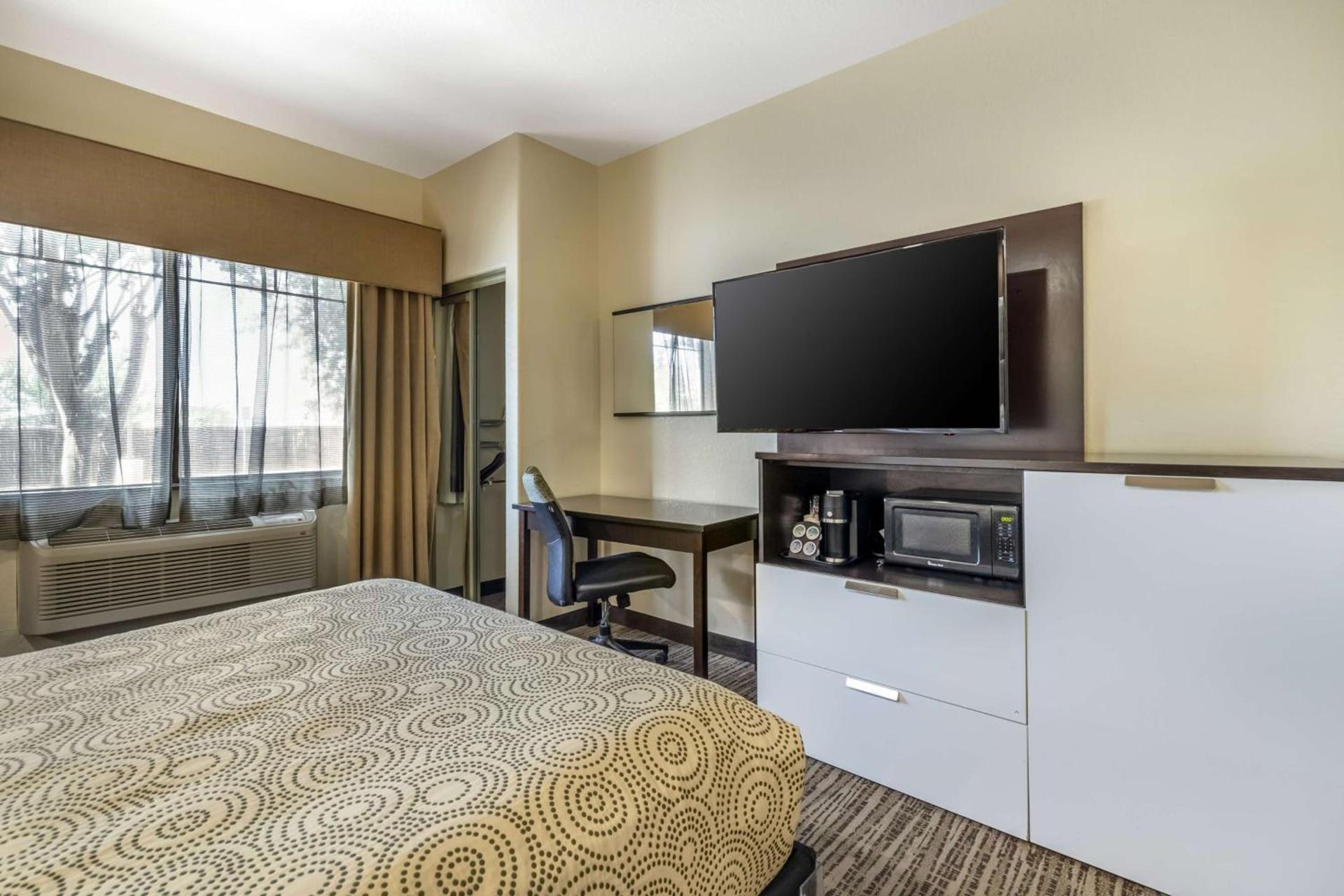 Best Western Plus Lackland Hotel and Suites. photo 20