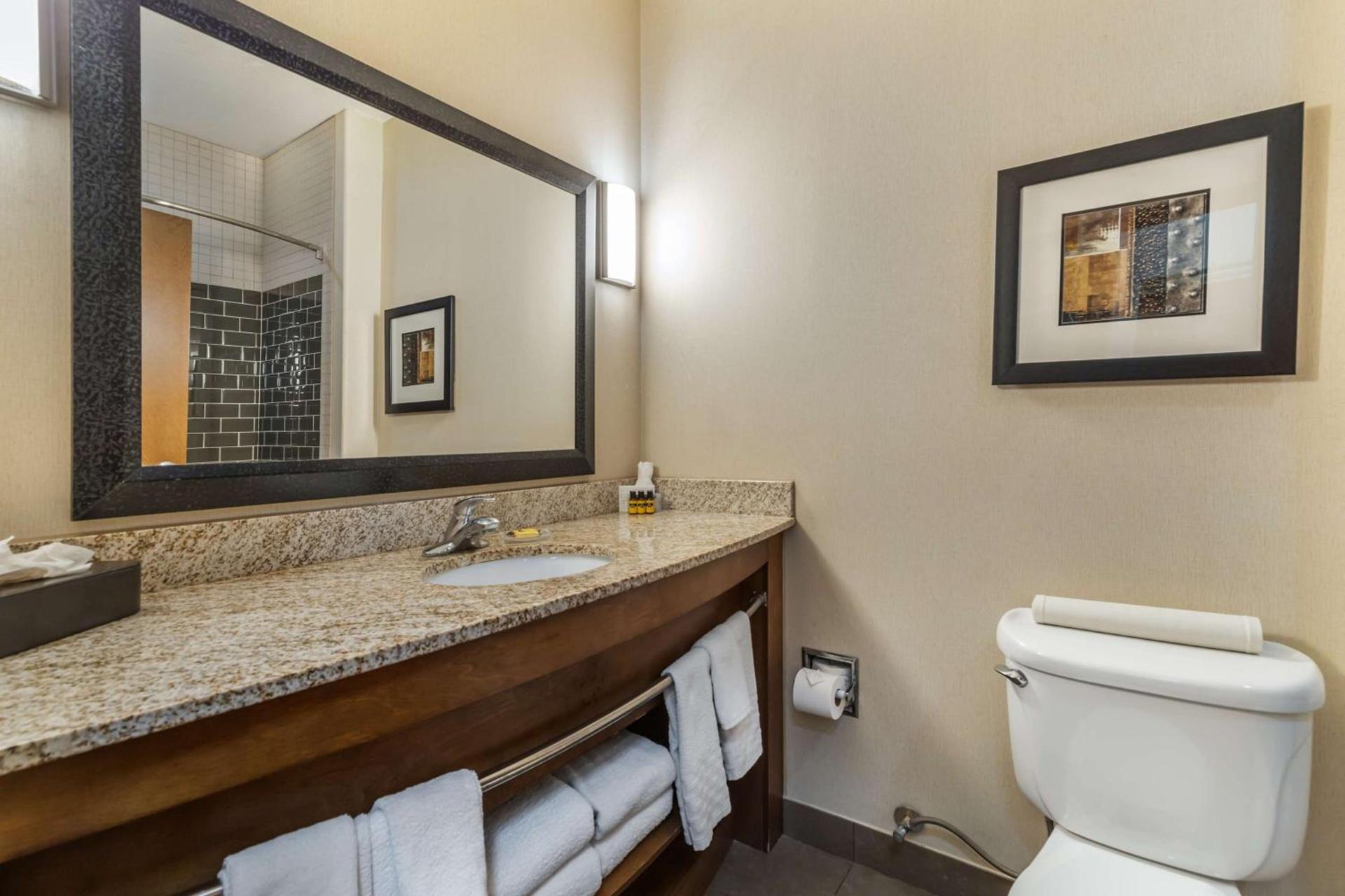 Best Western Plus Lackland Hotel and Suites. photo 27