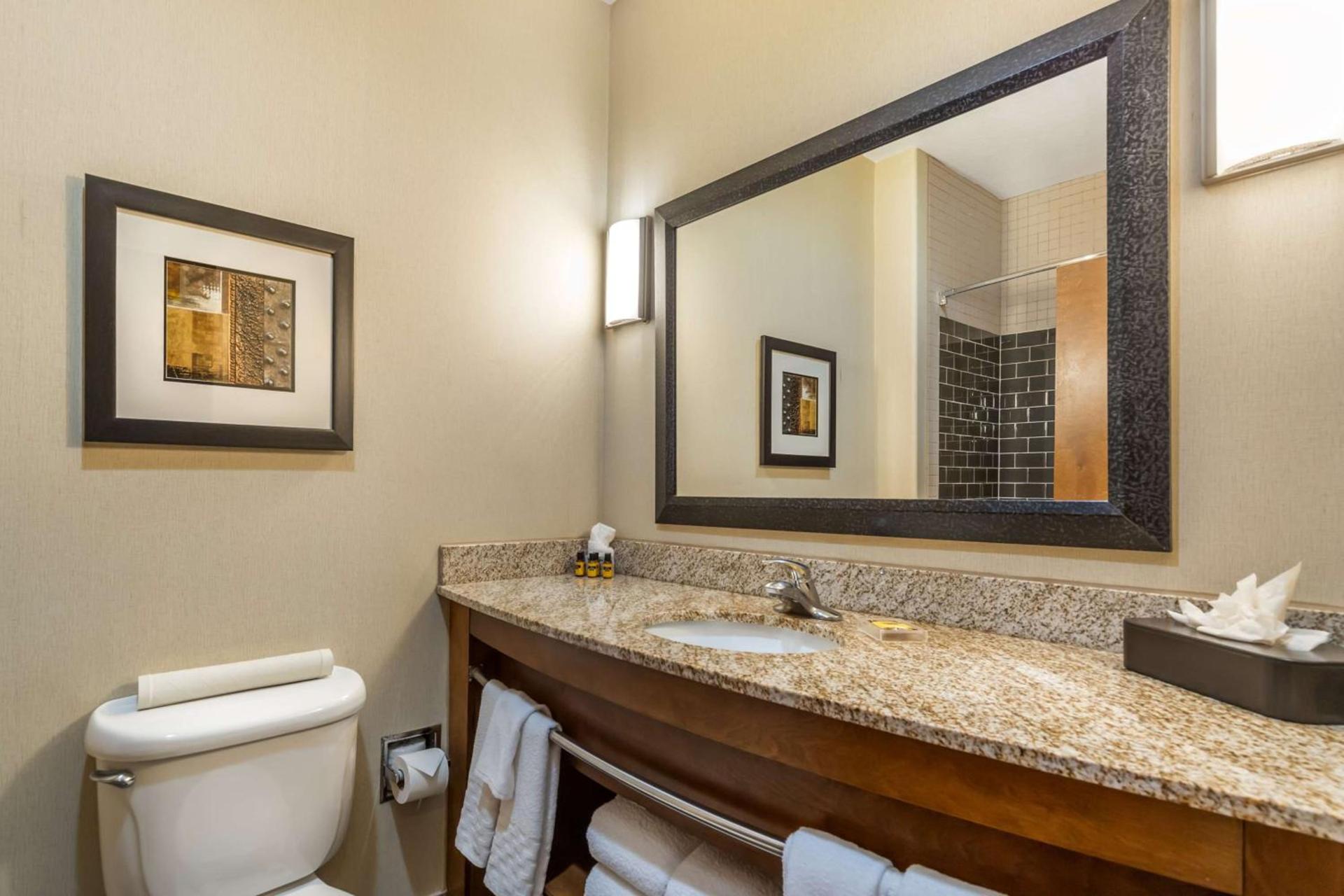 Best Western Plus Lackland Hotel and Suites. photo 26