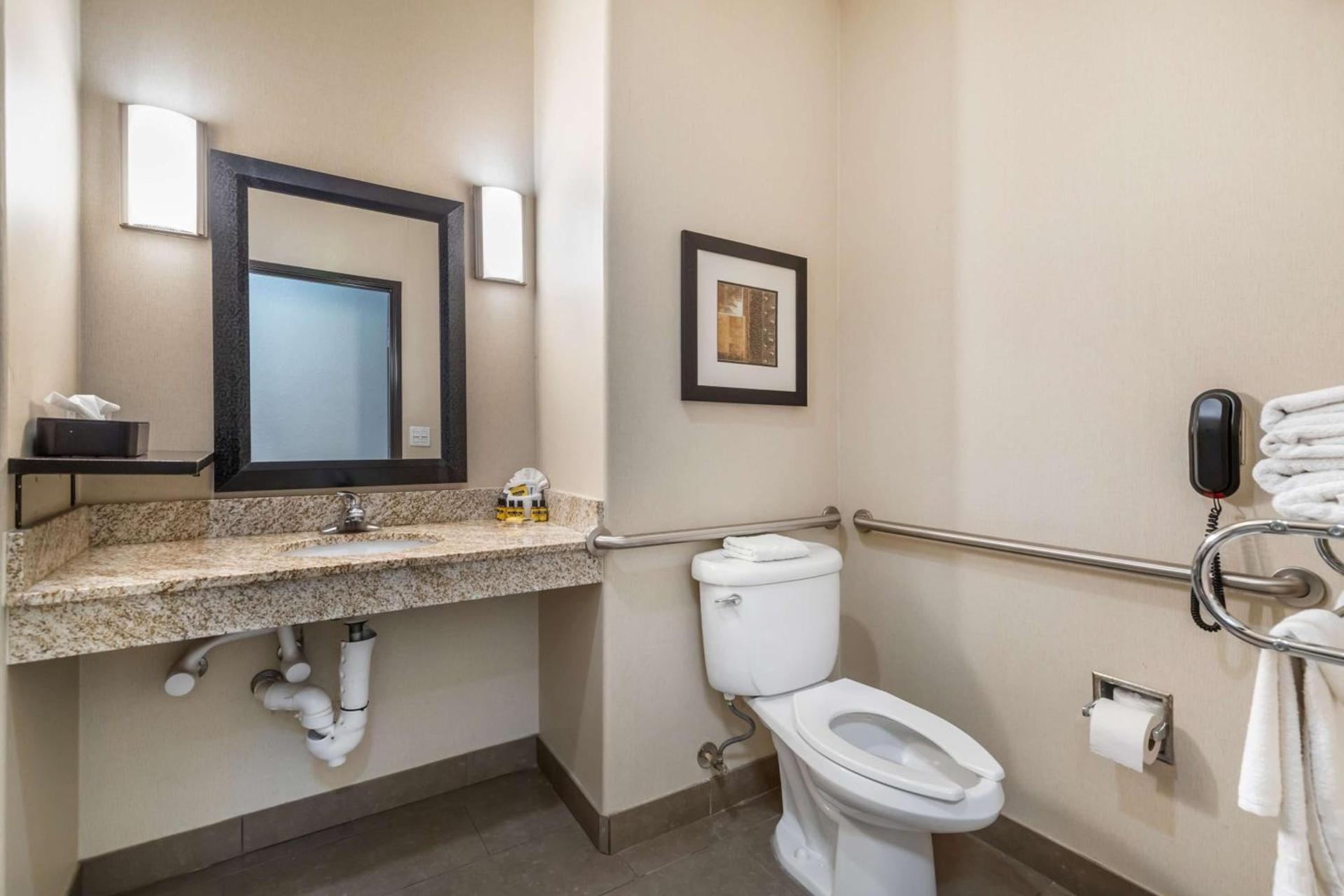 Best Western Plus Lackland Hotel and Suites. photo 30