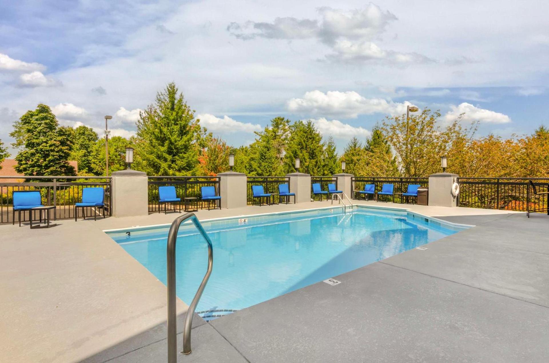 Best Western Plus Beckley Inn photo 9