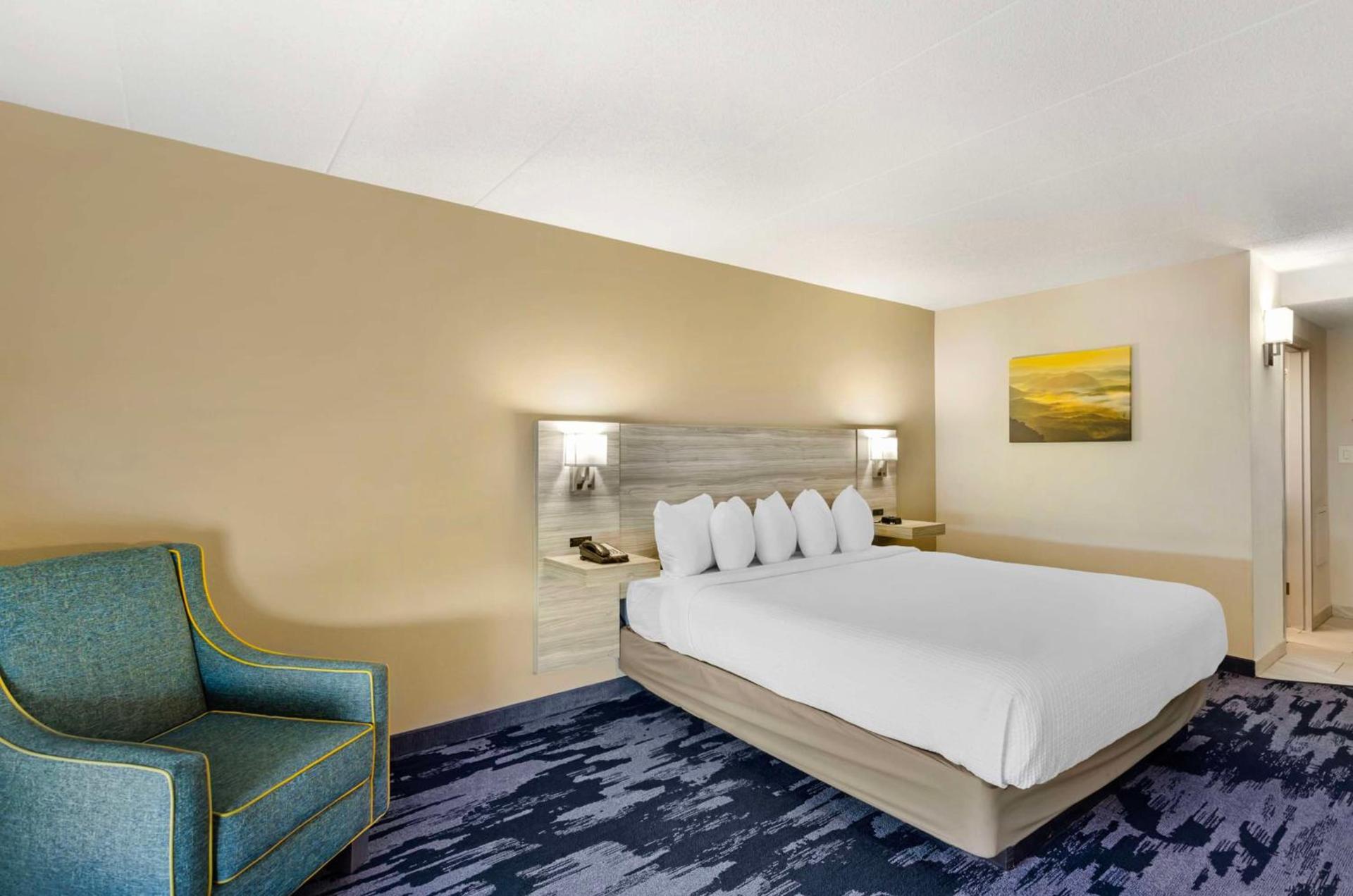 Best Western Plus Beckley Inn photo 11