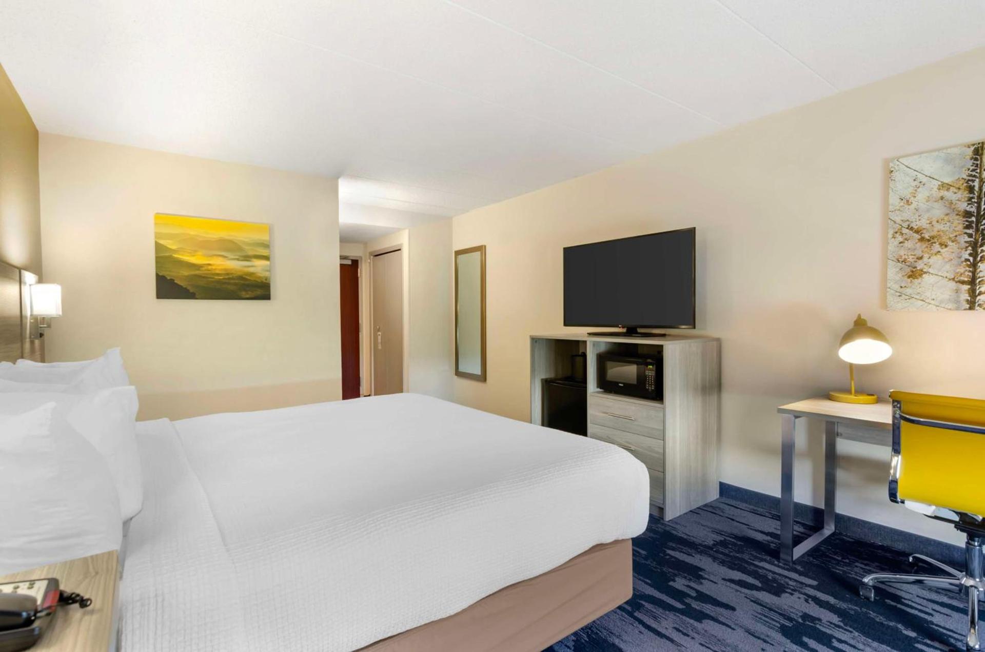 Best Western Plus Beckley Inn photo 12