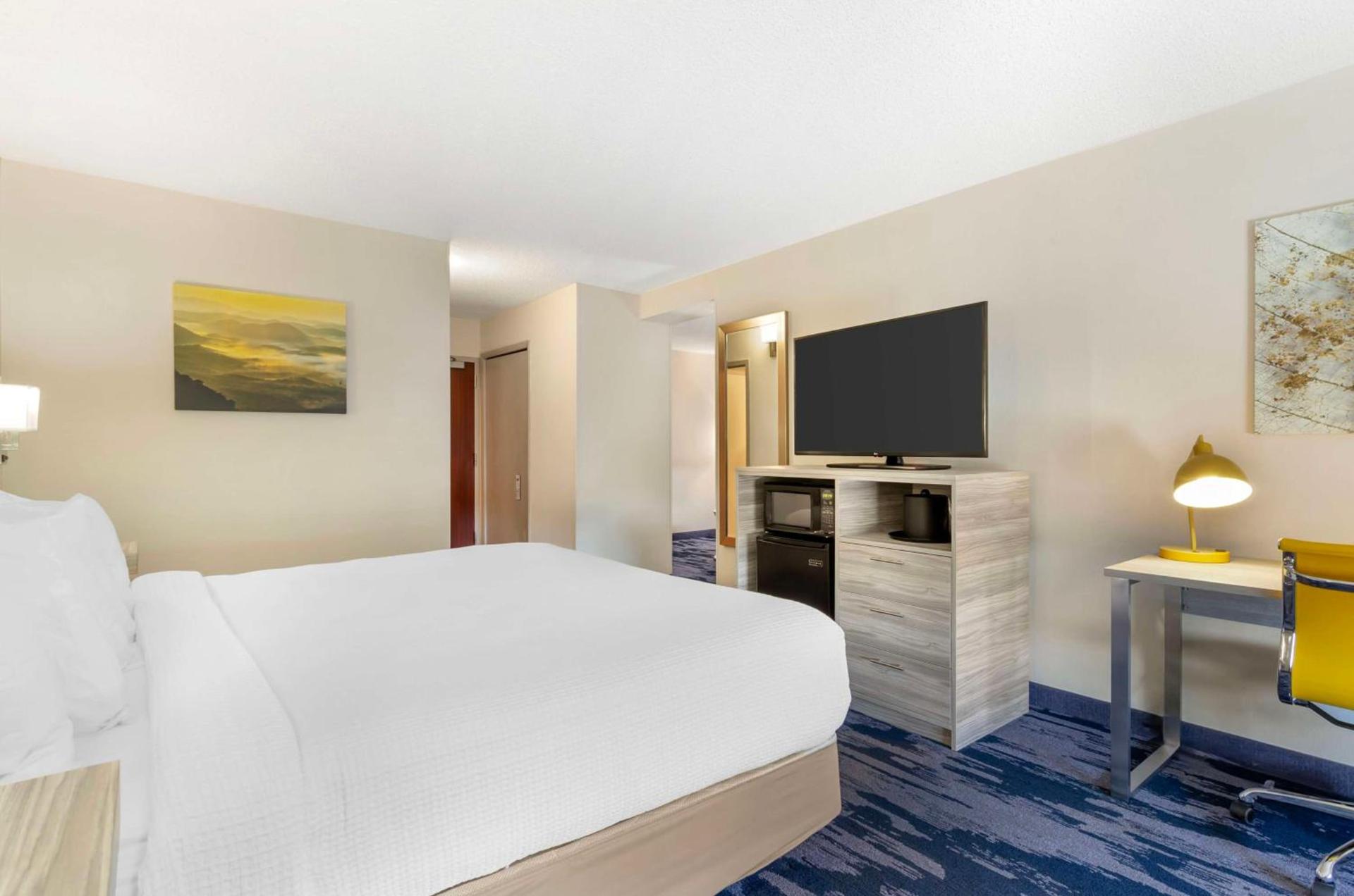 Best Western Plus Beckley Inn photo 20