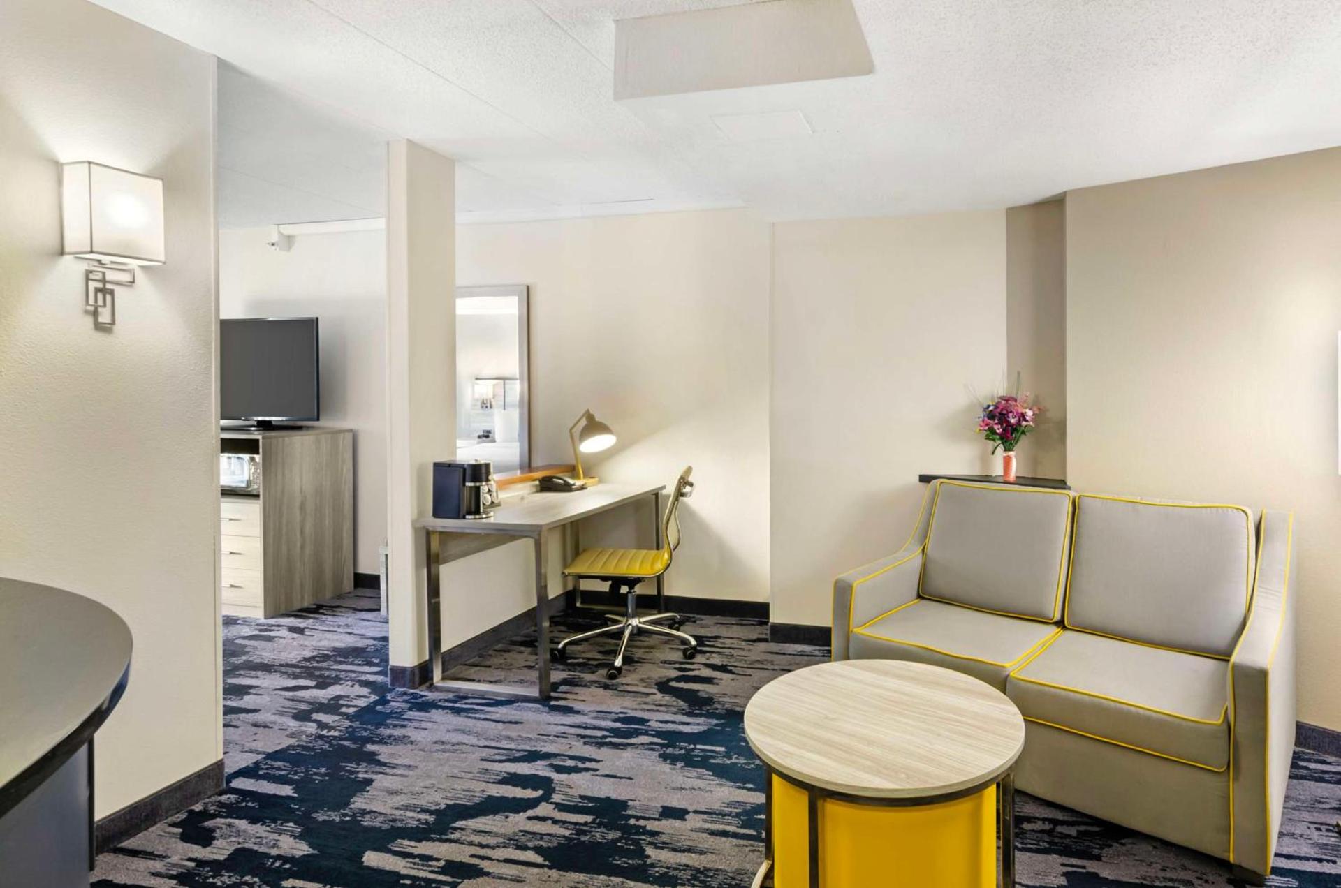Best Western Plus Beckley Inn photo 21