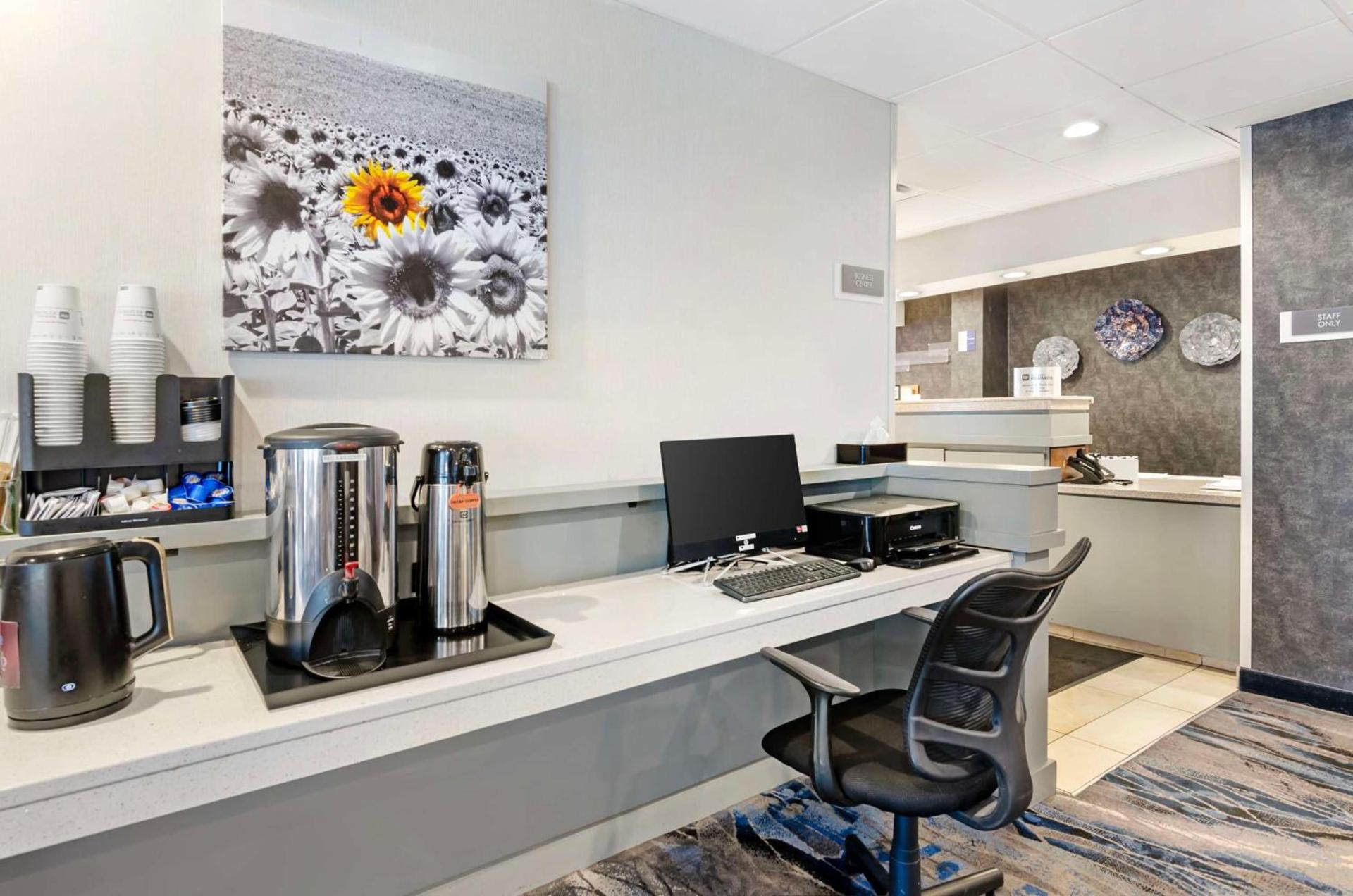 Best Western Plus Beckley Inn photo 41