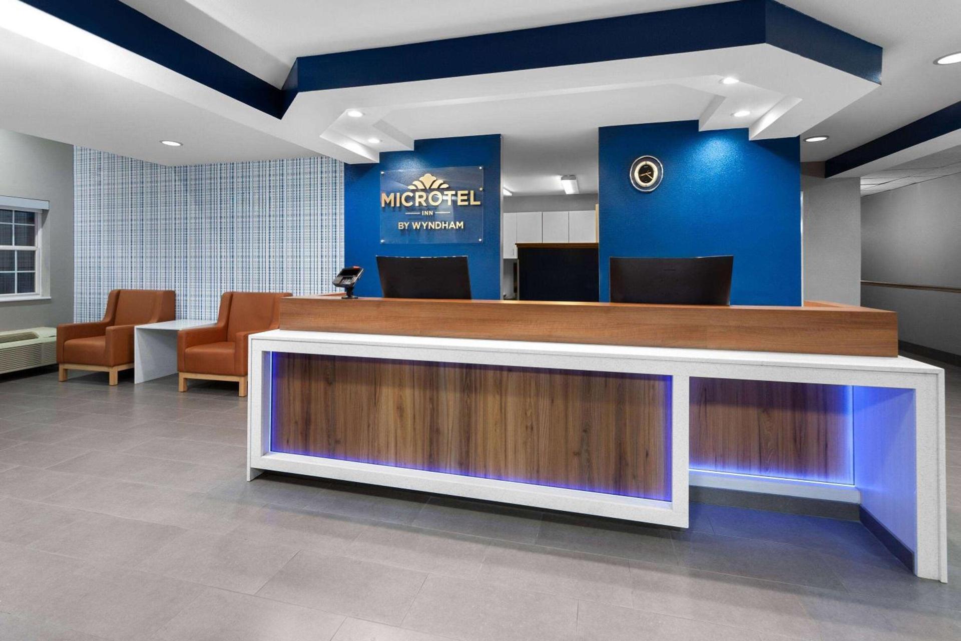 Microtel Inn by Wyndham Janesville photo 4