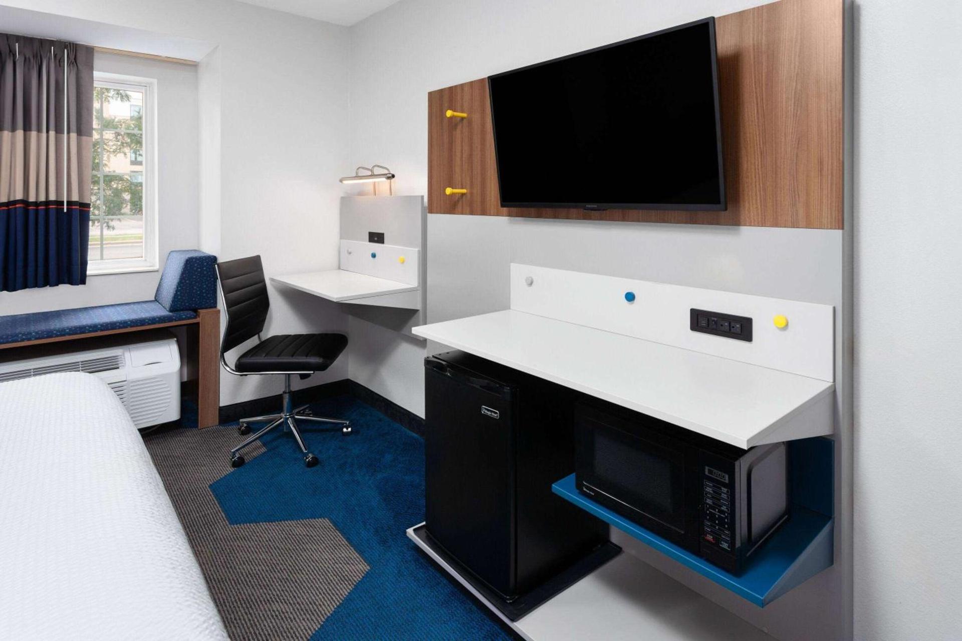 Microtel Inn by Wyndham Janesville photo 6