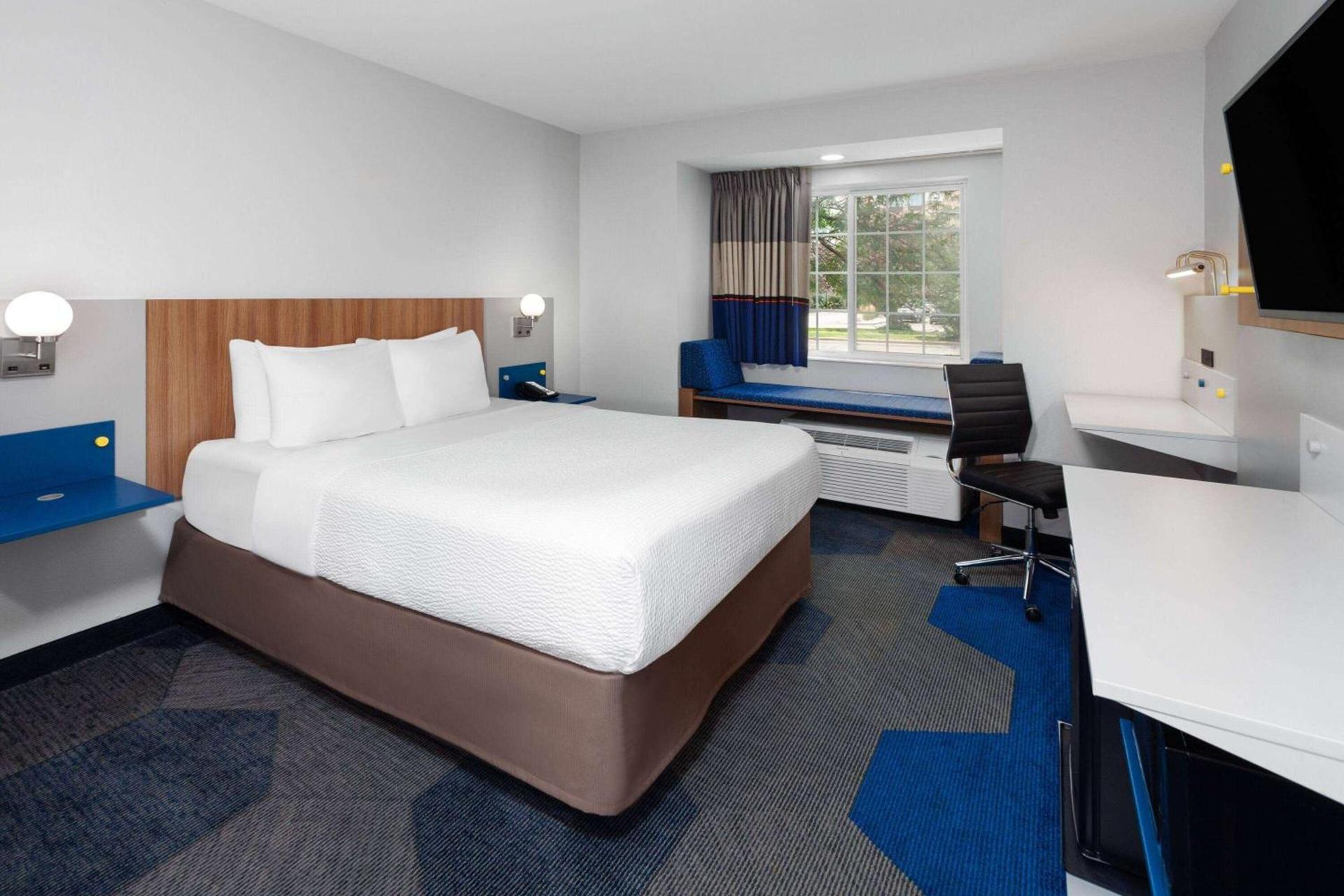 Microtel Inn by Wyndham Janesville photo 17