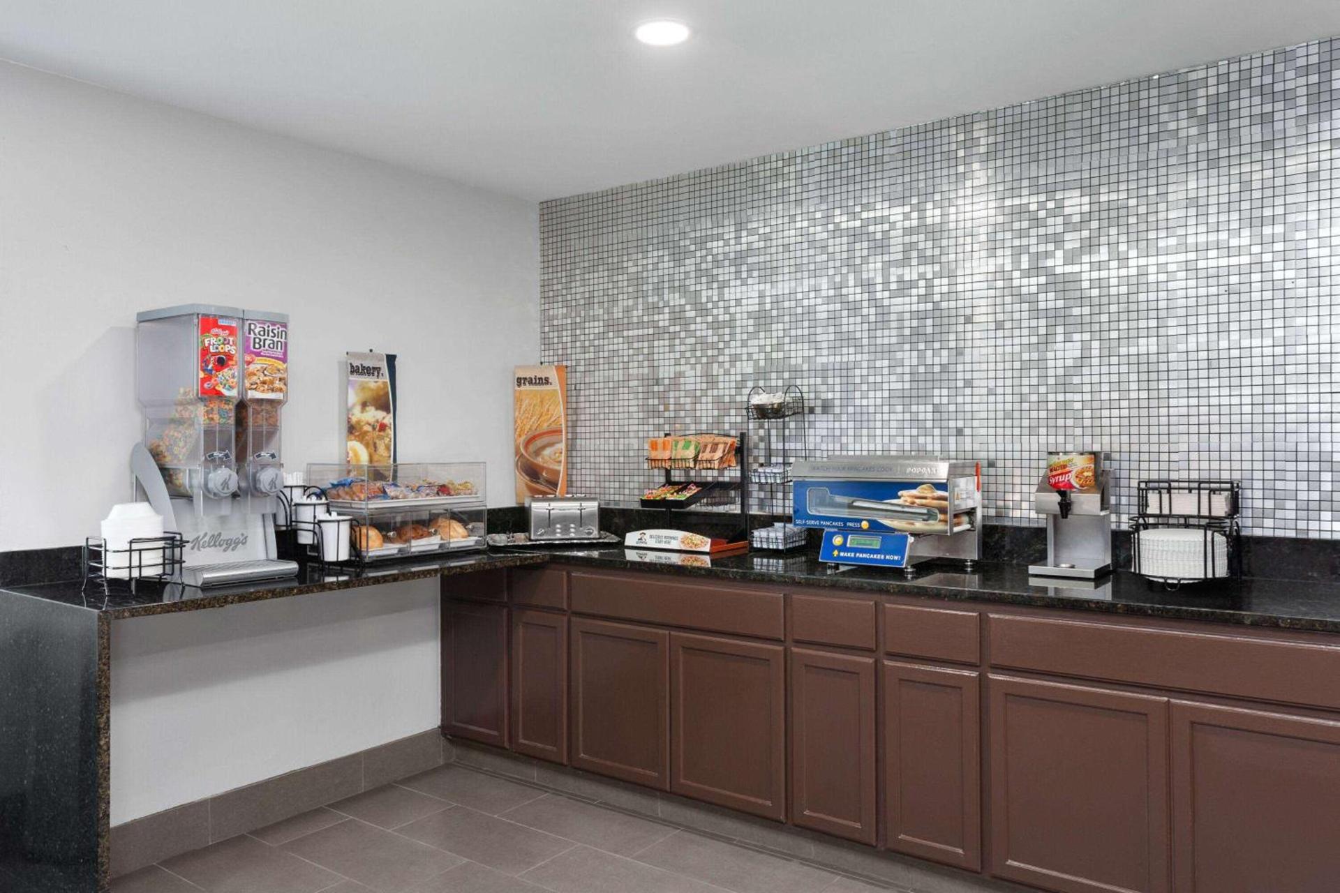 Microtel Inn by Wyndham Janesville photo 22