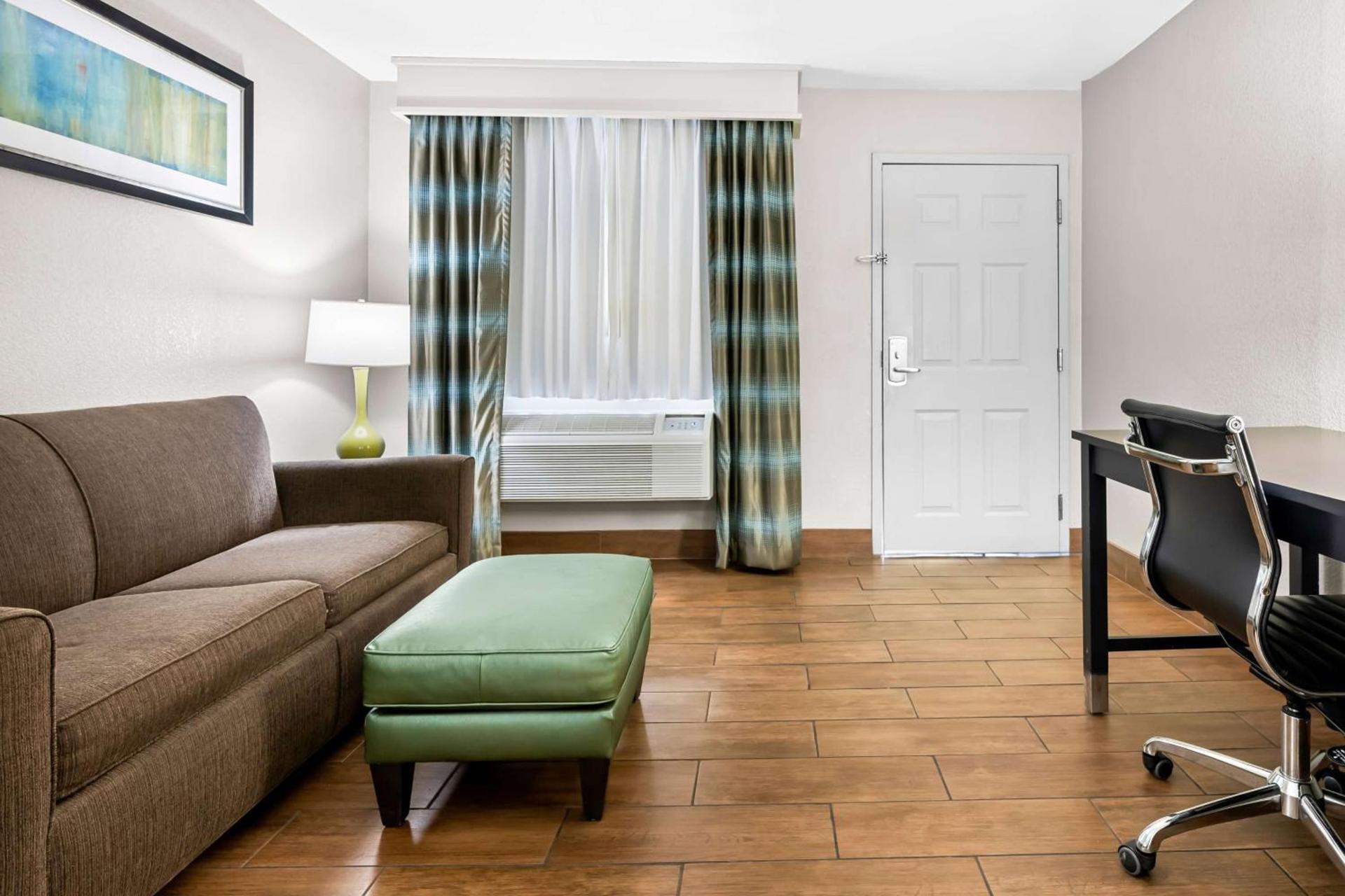 Best Western Executive Suites photo 8