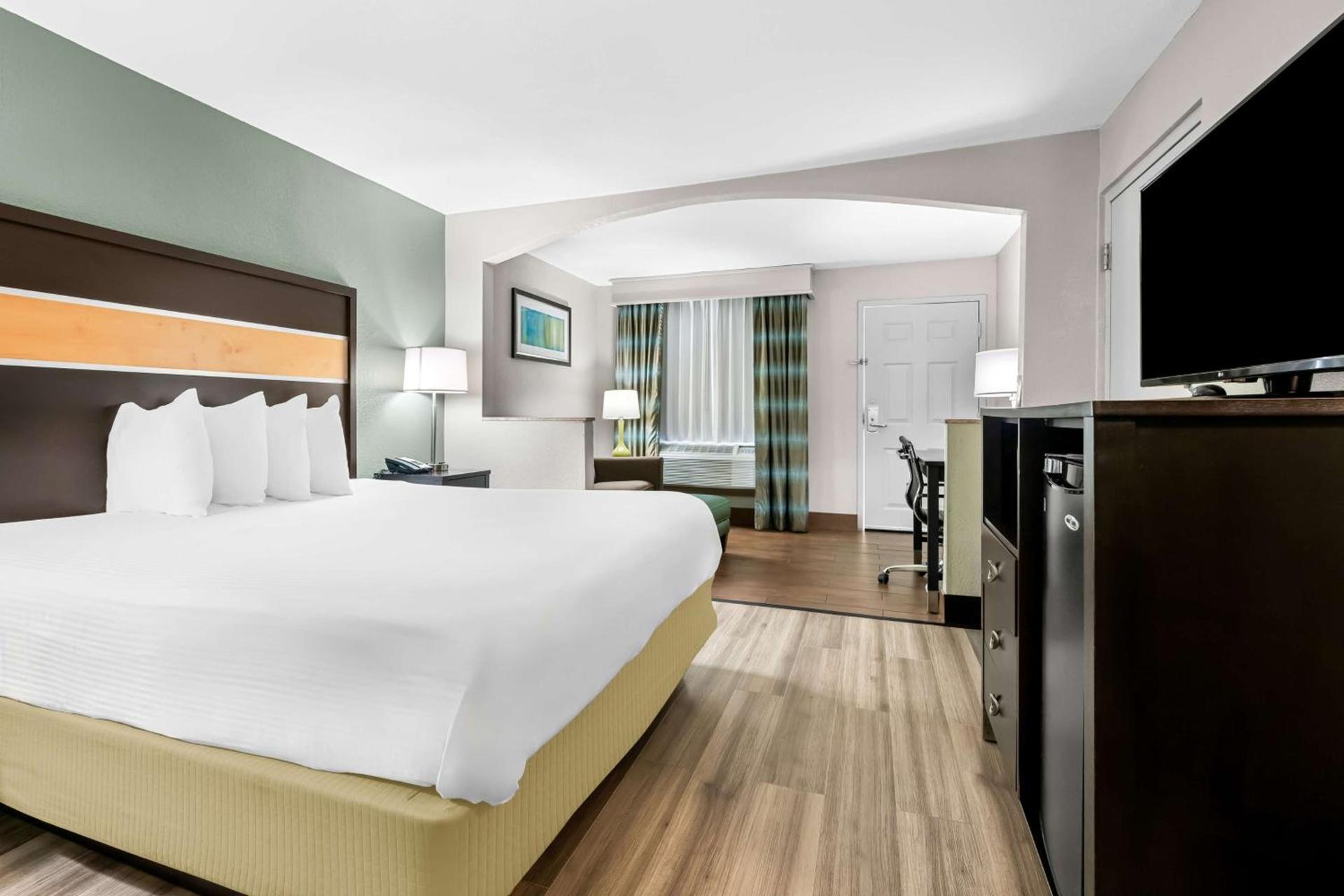 Best Western Executive Suites photo 18
