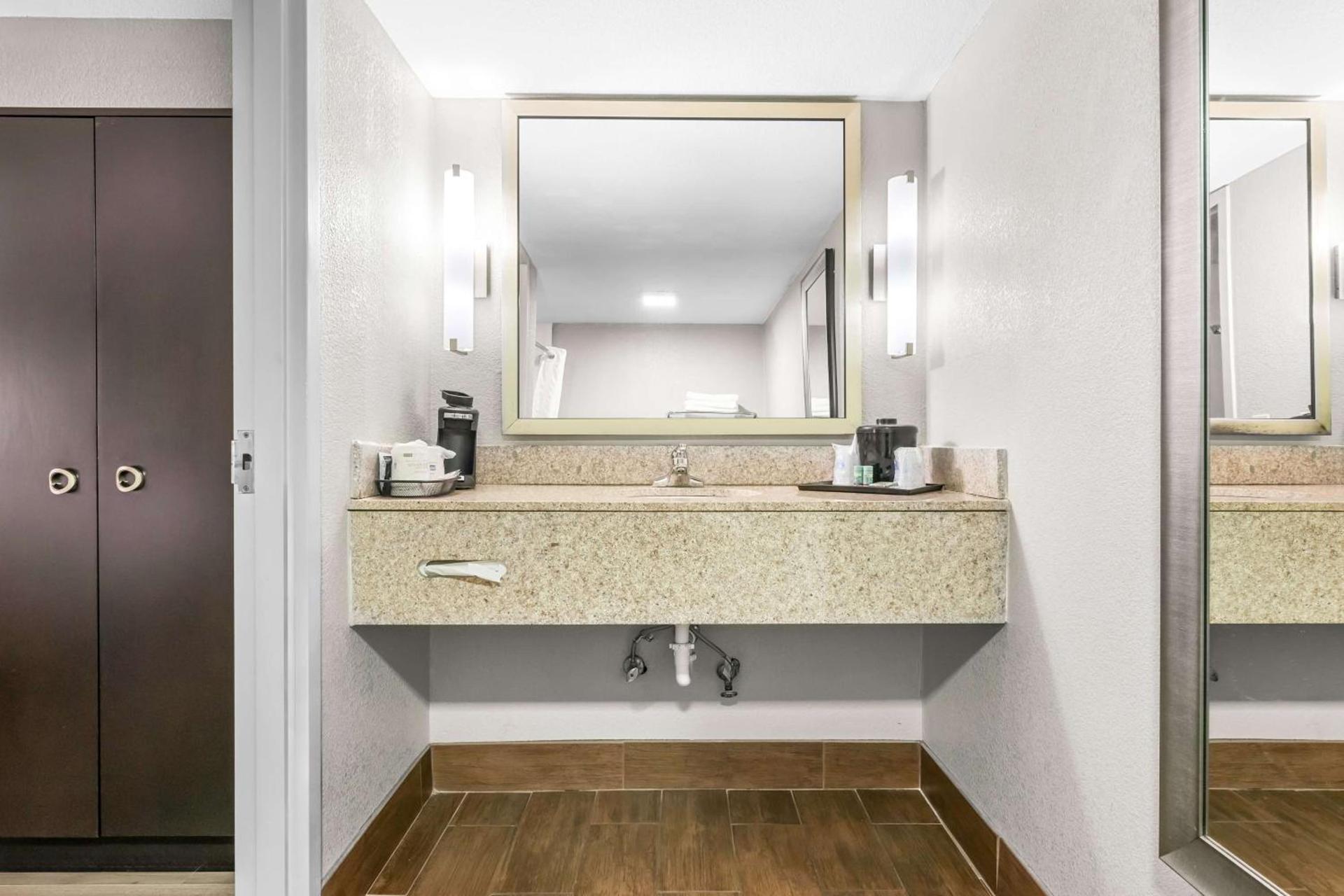 Best Western Executive Suites photo 24