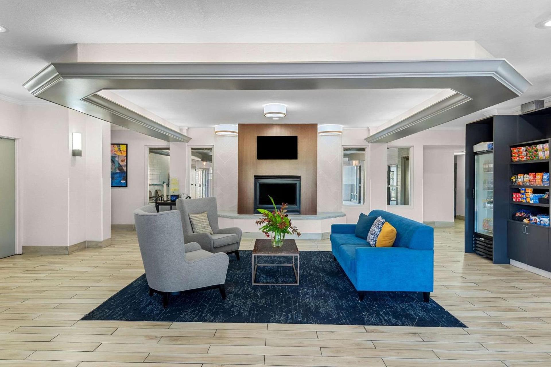 Comfort Suites Denver North - Westminster photo 2