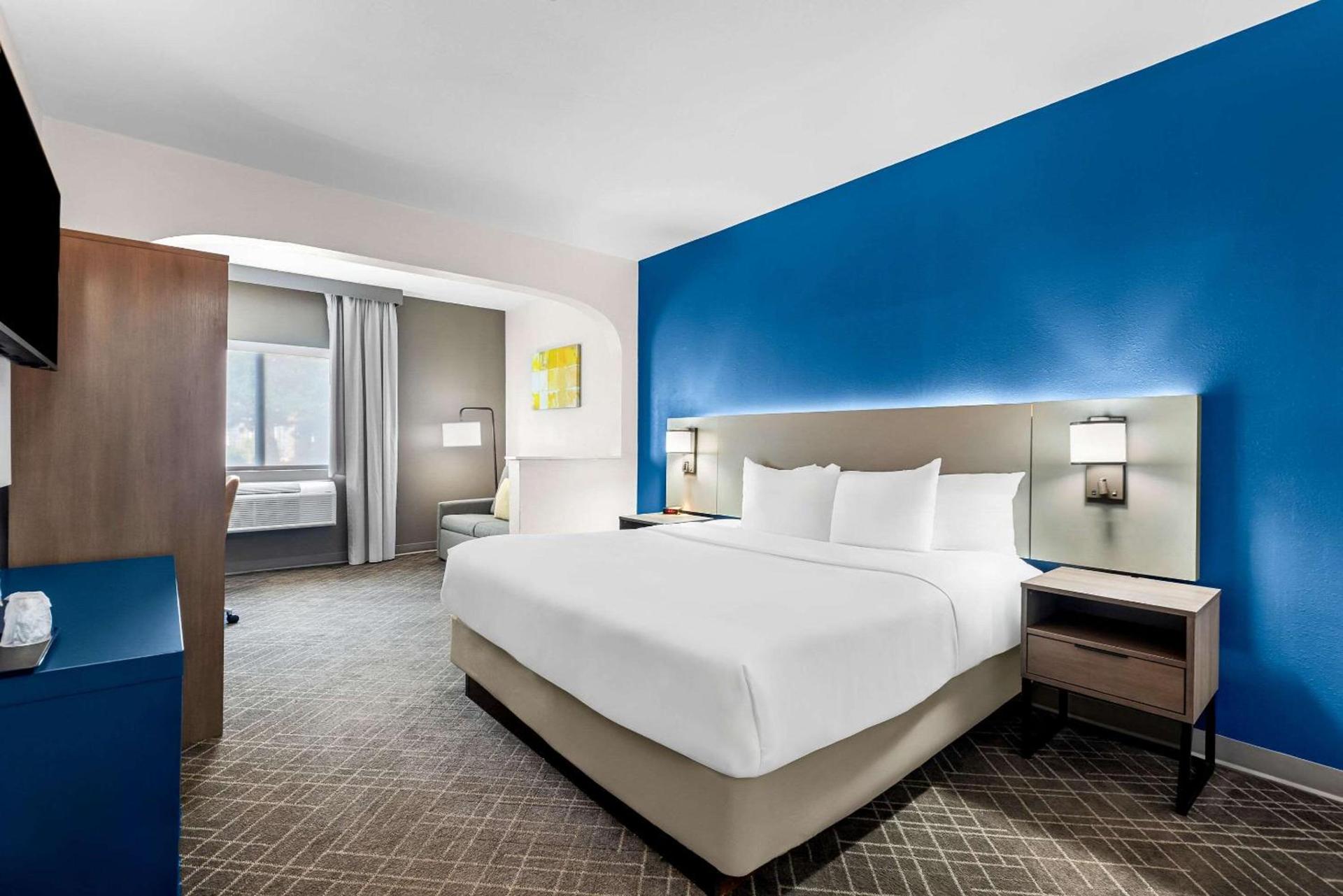 Comfort Suites Denver North - Westminster photo 13