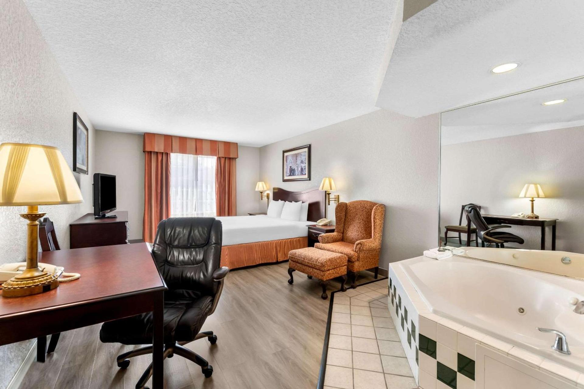 Country Inn & Suites by Radisson, Hot Springs, AR photo 26
