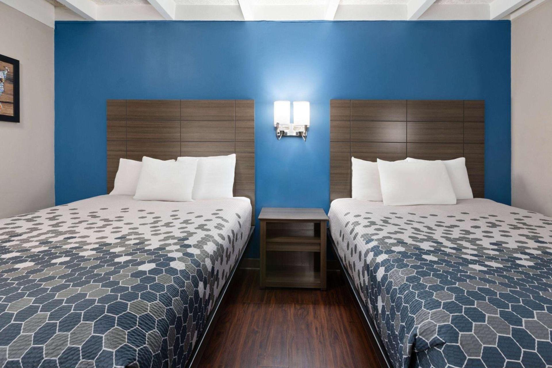 Baymont by Wyndham Bay City photo 10