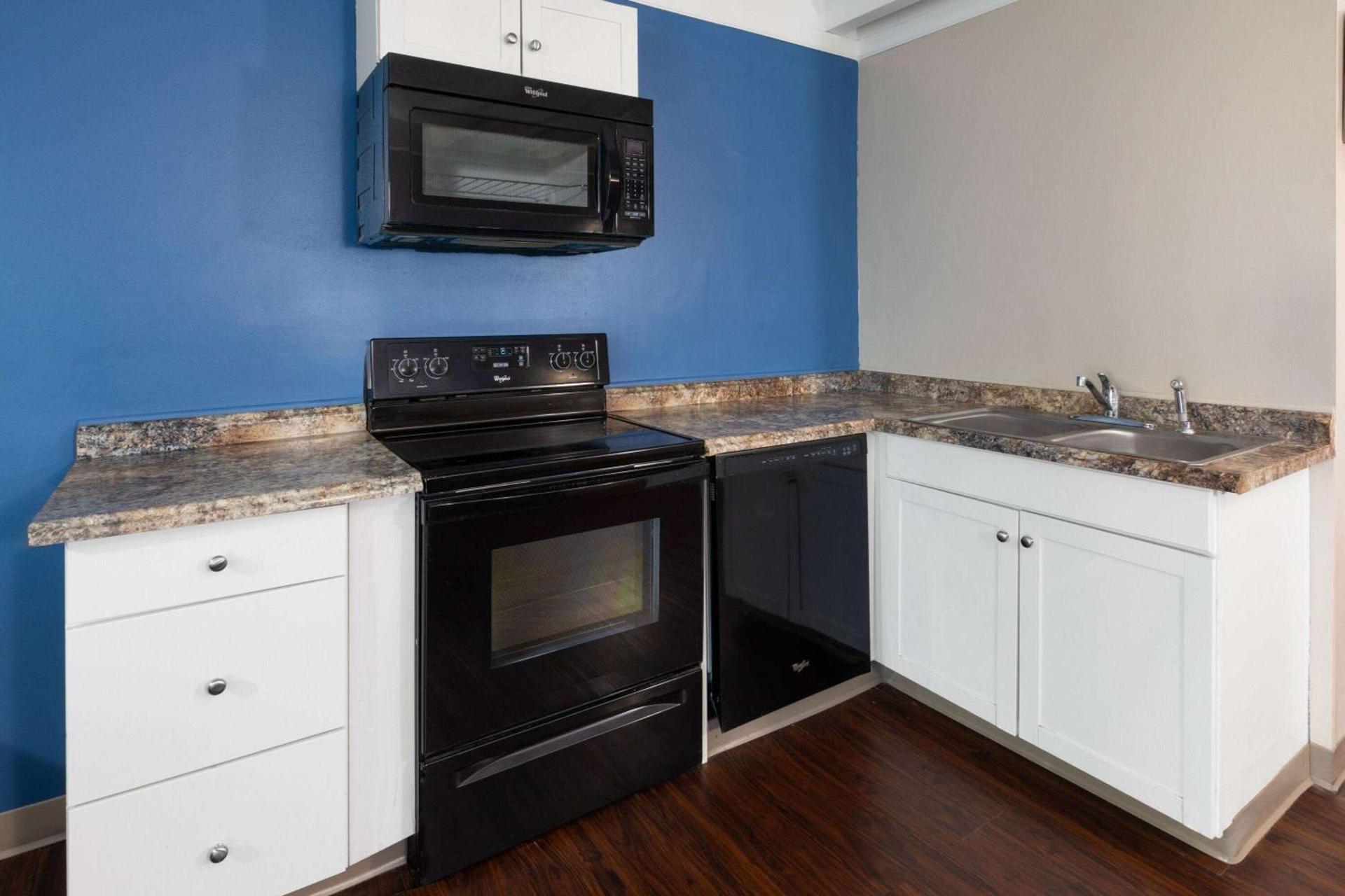 Baymont by Wyndham Bay City photo 15
