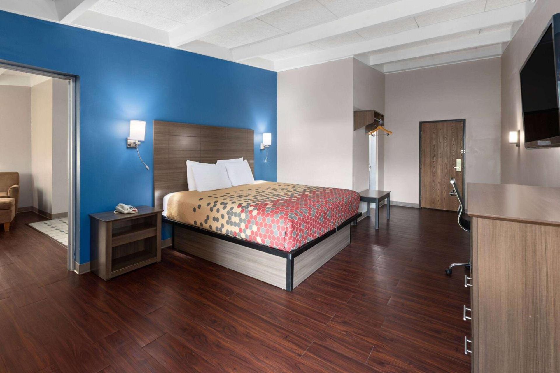 Baymont by Wyndham Bay City photo 21