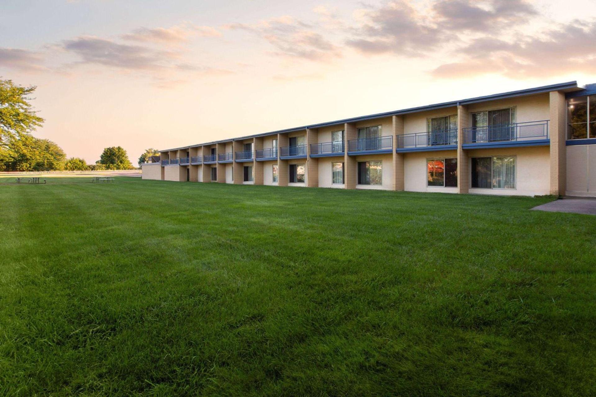 Baymont by Wyndham Bay City photo 27