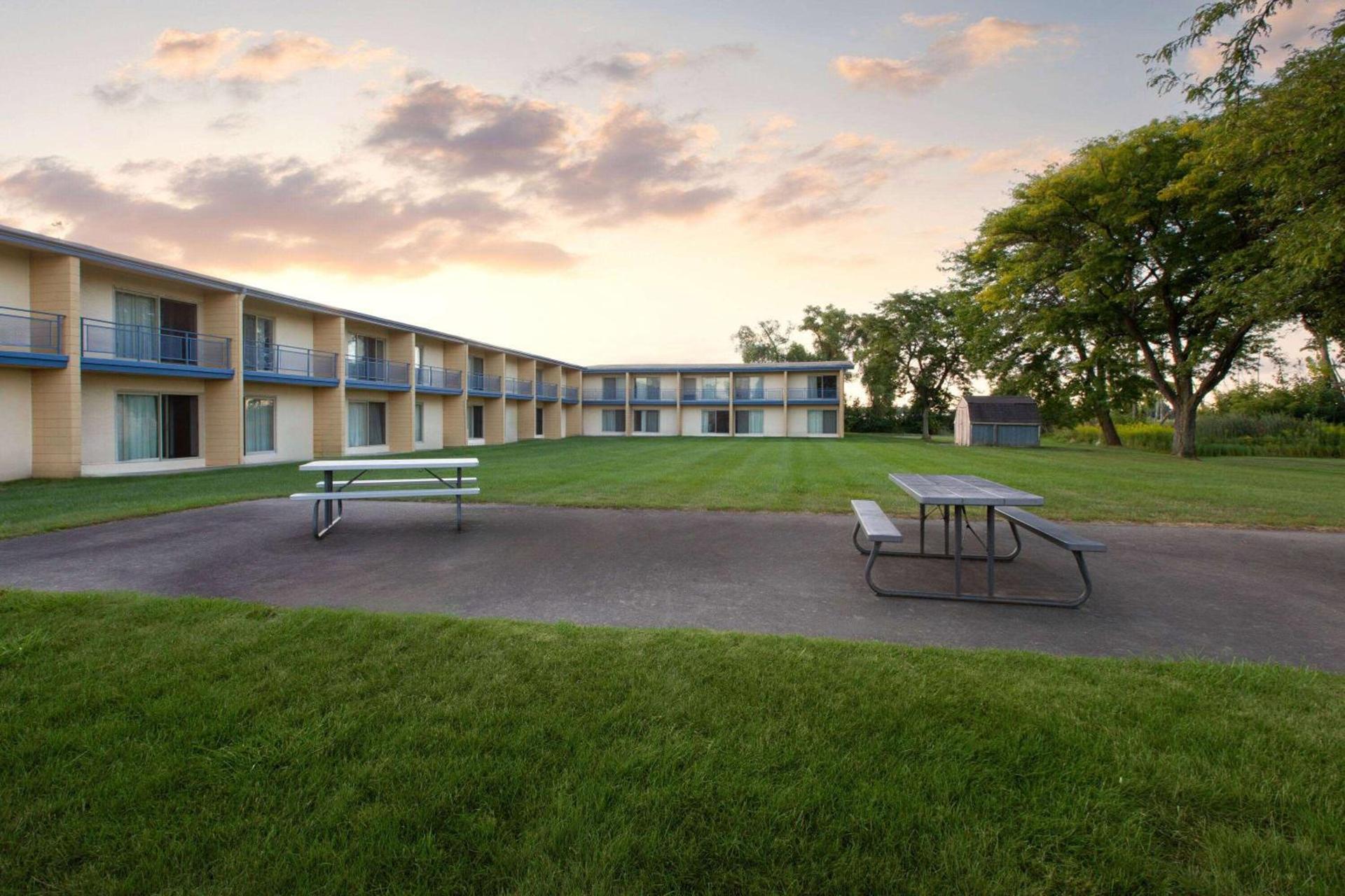 Baymont by Wyndham Bay City photo 29