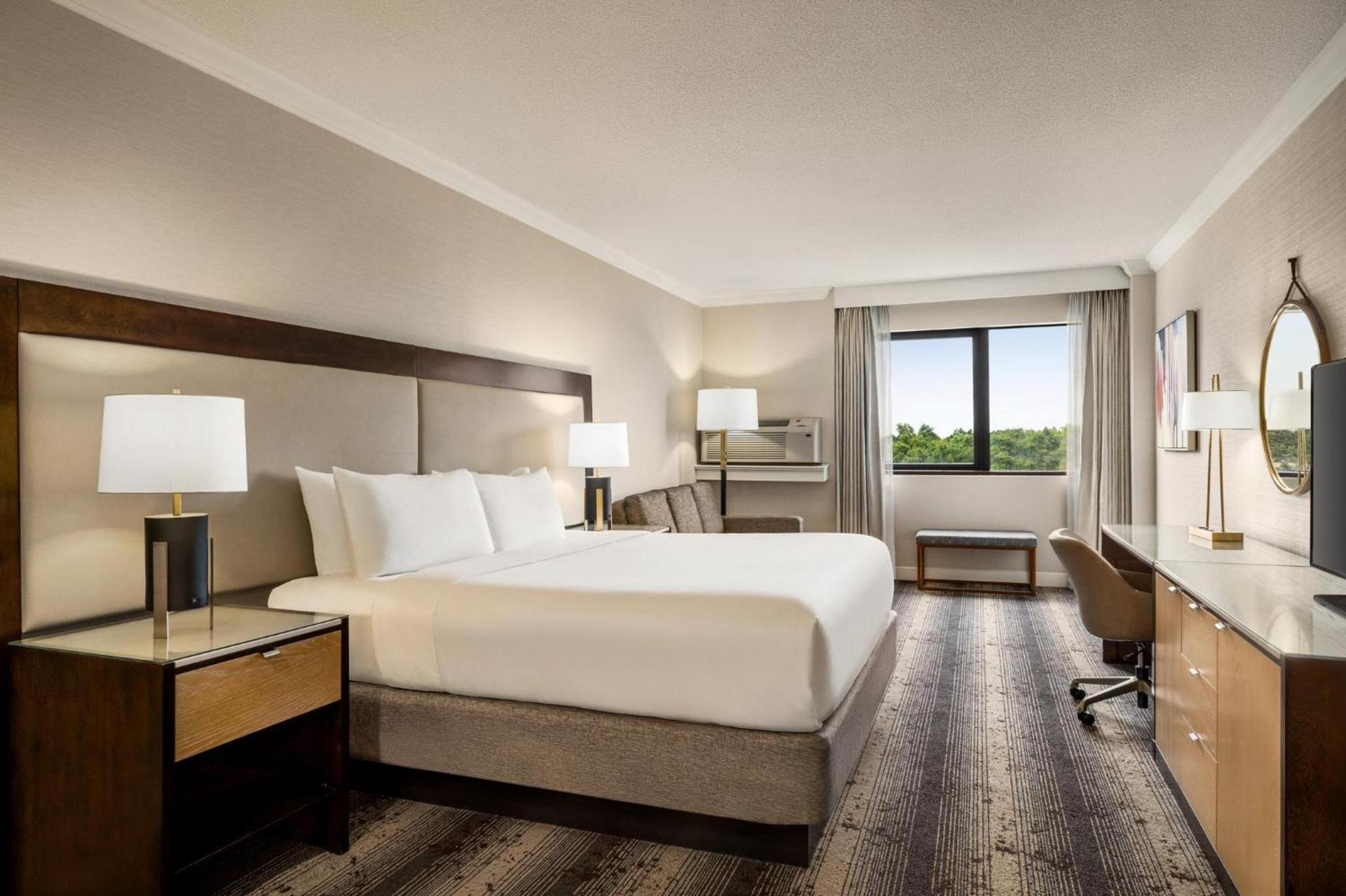 Crowne Plaza Edison by IHG photo 22