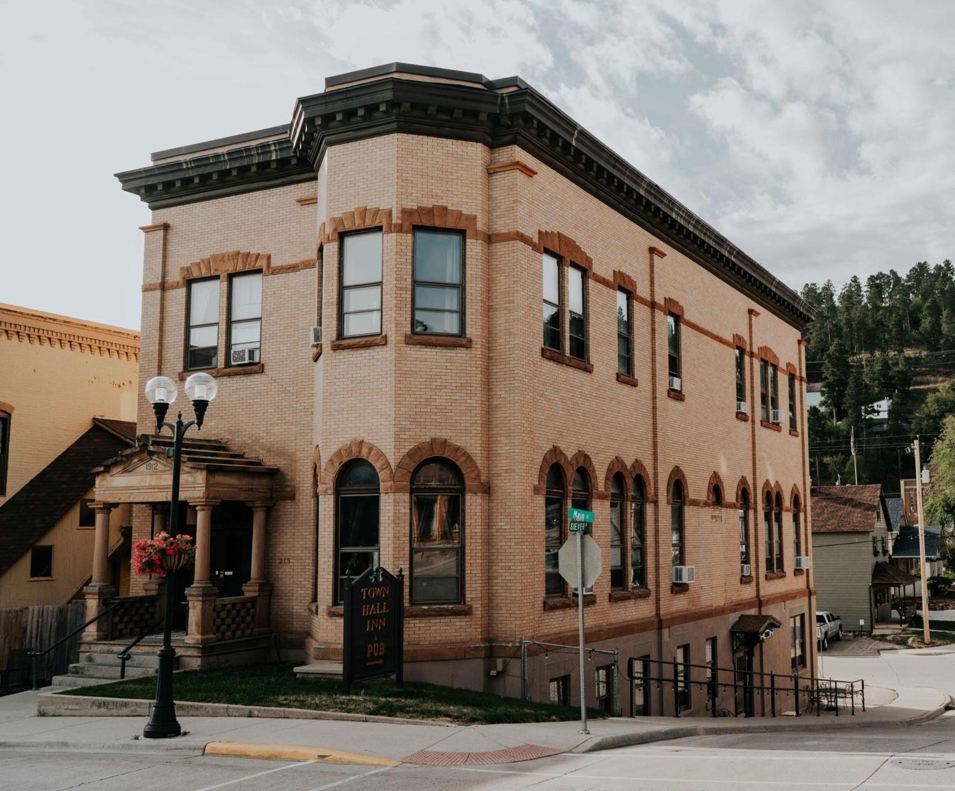 Town Hall Inn photo 59