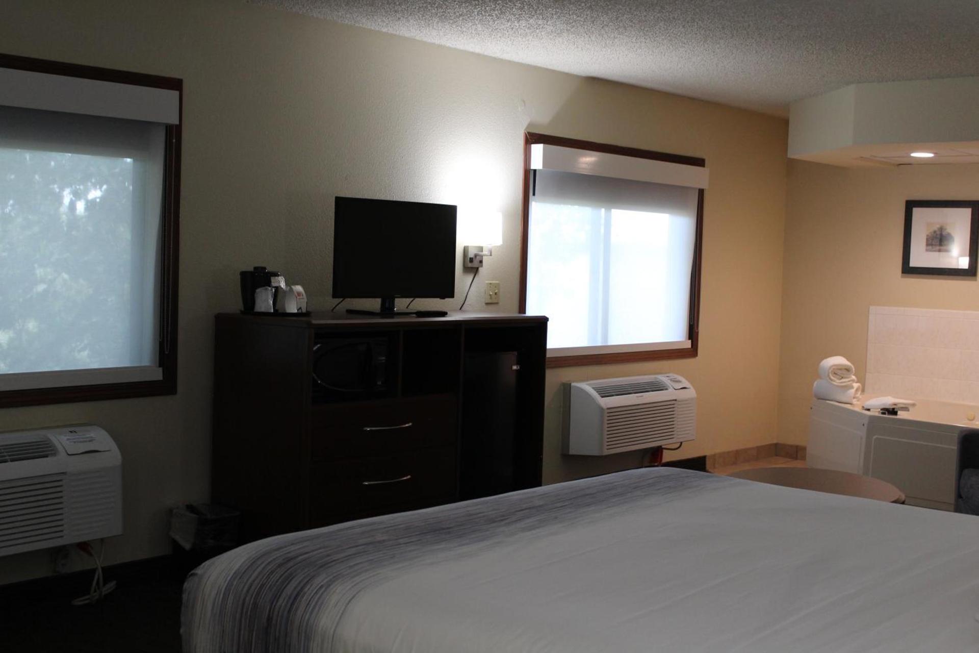AmericInn by Wyndham Windsor Ft. Collins photo 95