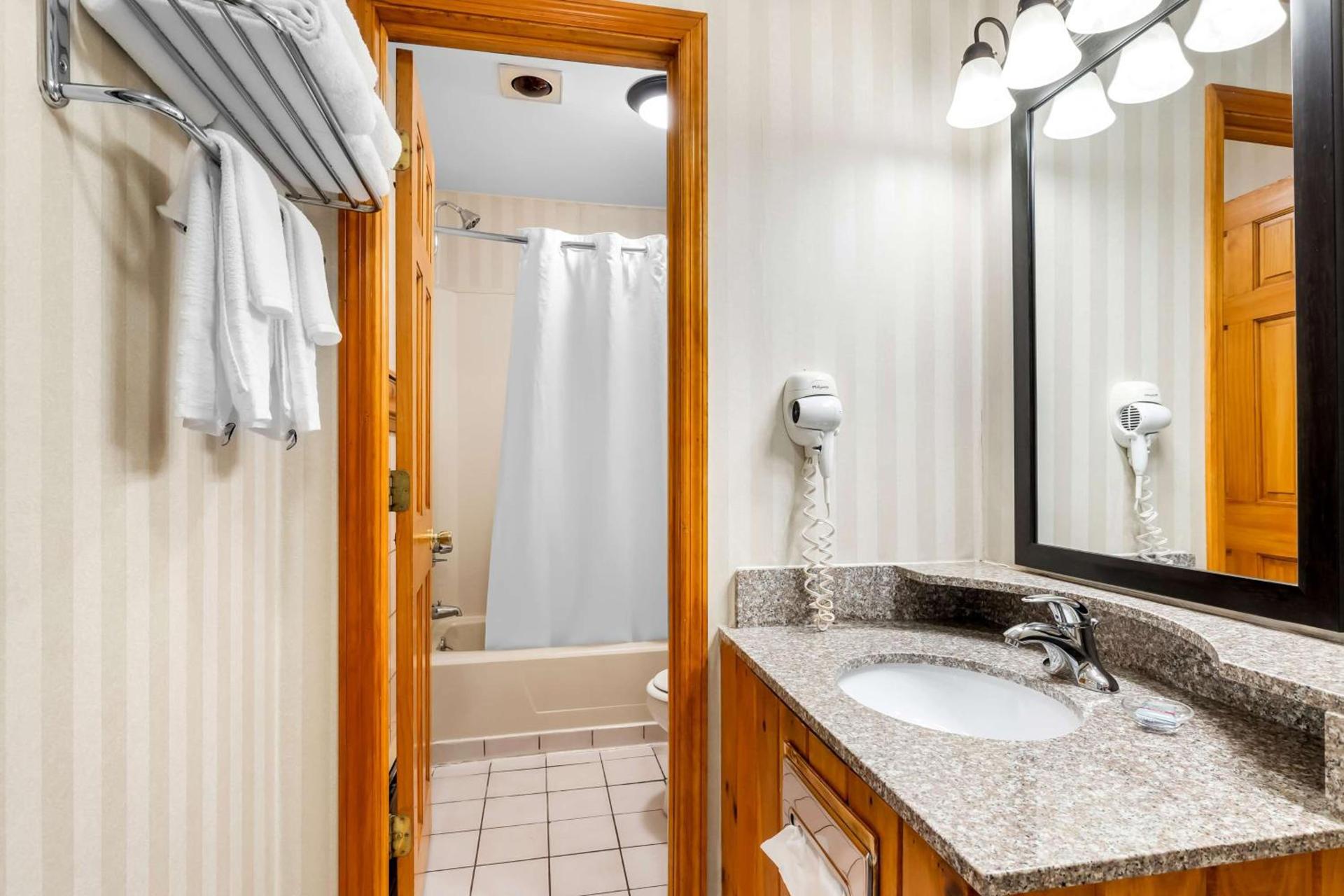 Best Western Adirondack Inn photo 18