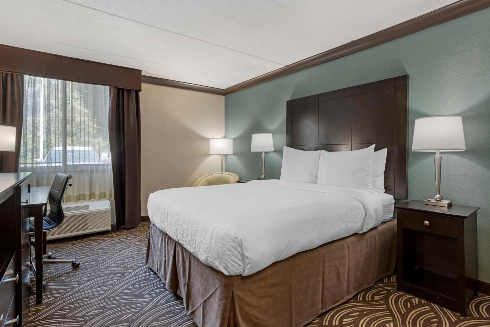 Best Western Plus Kingston Hotel and Conference Center photo 3